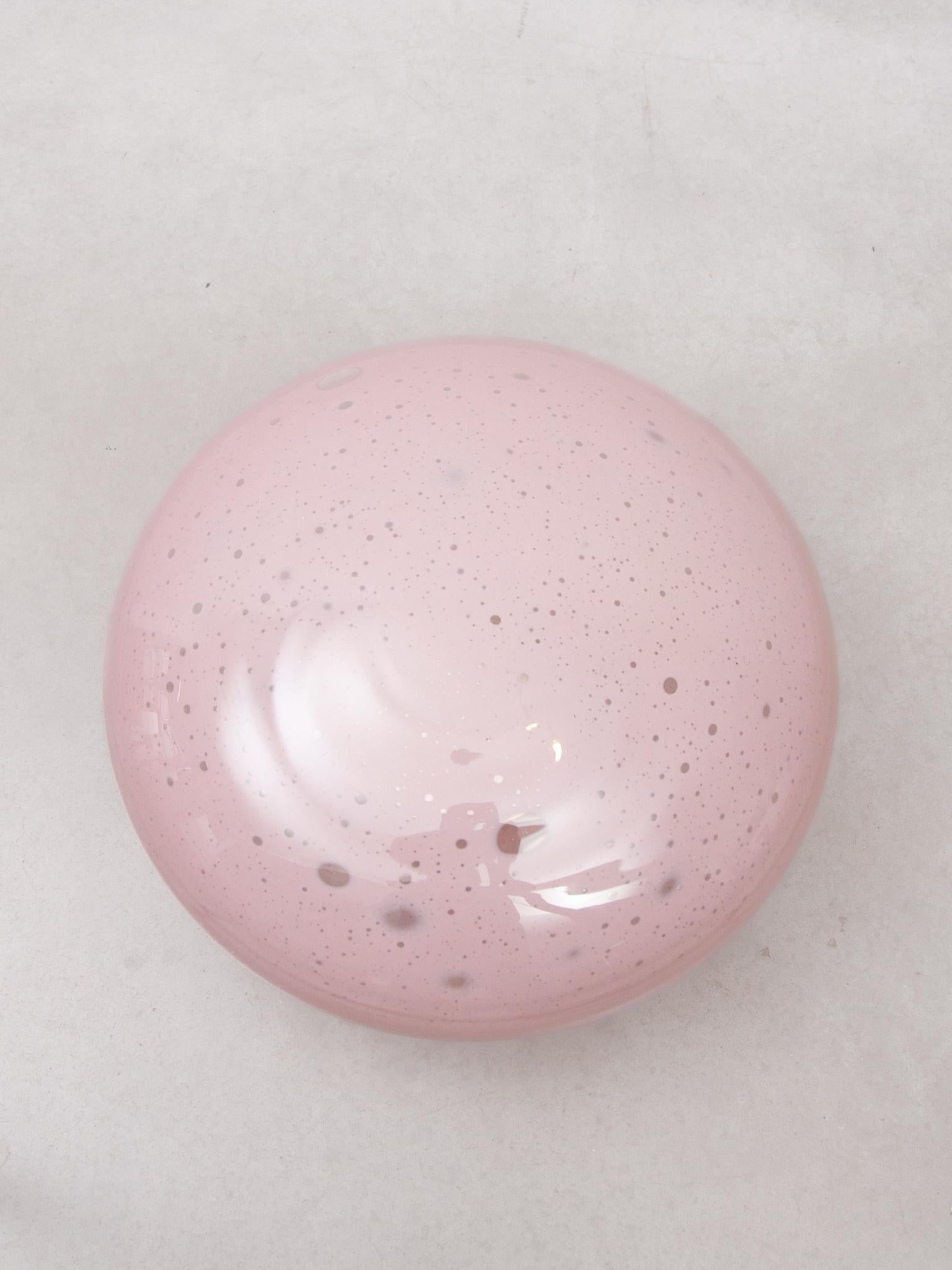 Alfredo Barbini Murano Ceiling Light 1970S Pink Opal Glass, Brass Frame In Good Condition For Sale In Antwerp, BE