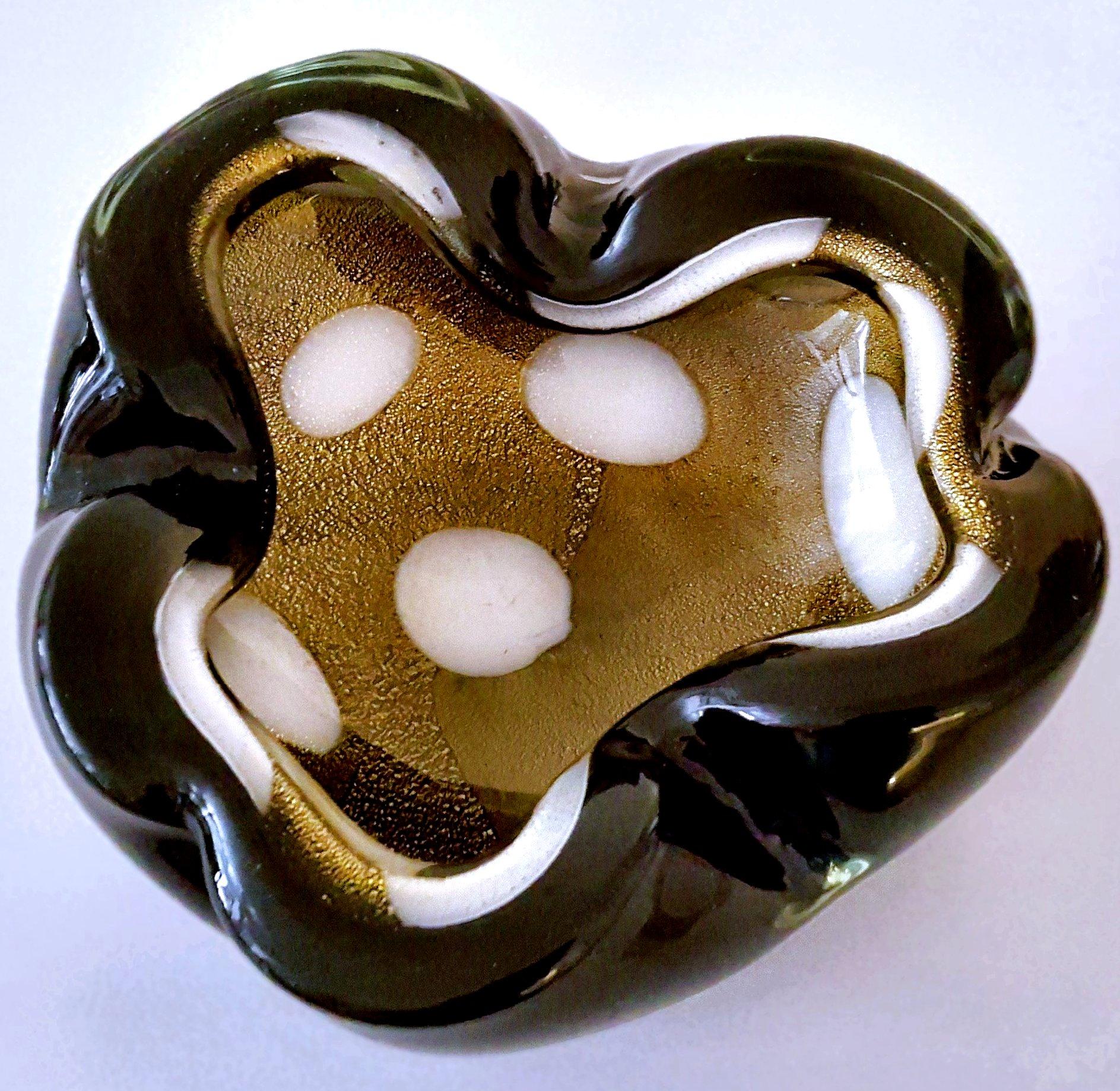 Alfredo Barbini Cuenco/Cenicero de cristal de Murano, negro con pentoni y polveri dorados Vidrio en venta