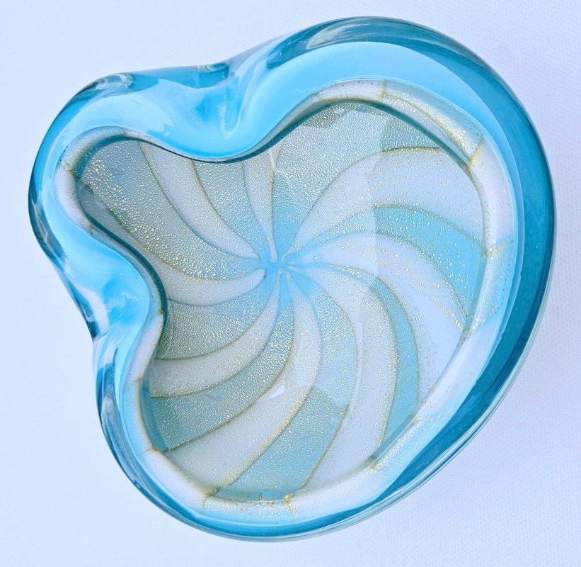 Ciotola in vetro di Murano di Alfredo Barbini, Blu con foglie d'oro/Polveri, Tenda del circo in vendita 3