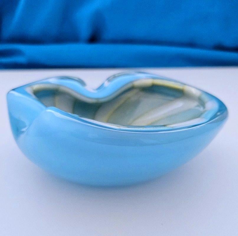 Italiano Ciotola in vetro di Murano di Alfredo Barbini, Blu con foglie d'oro/Polveri, Tenda del circo in vendita