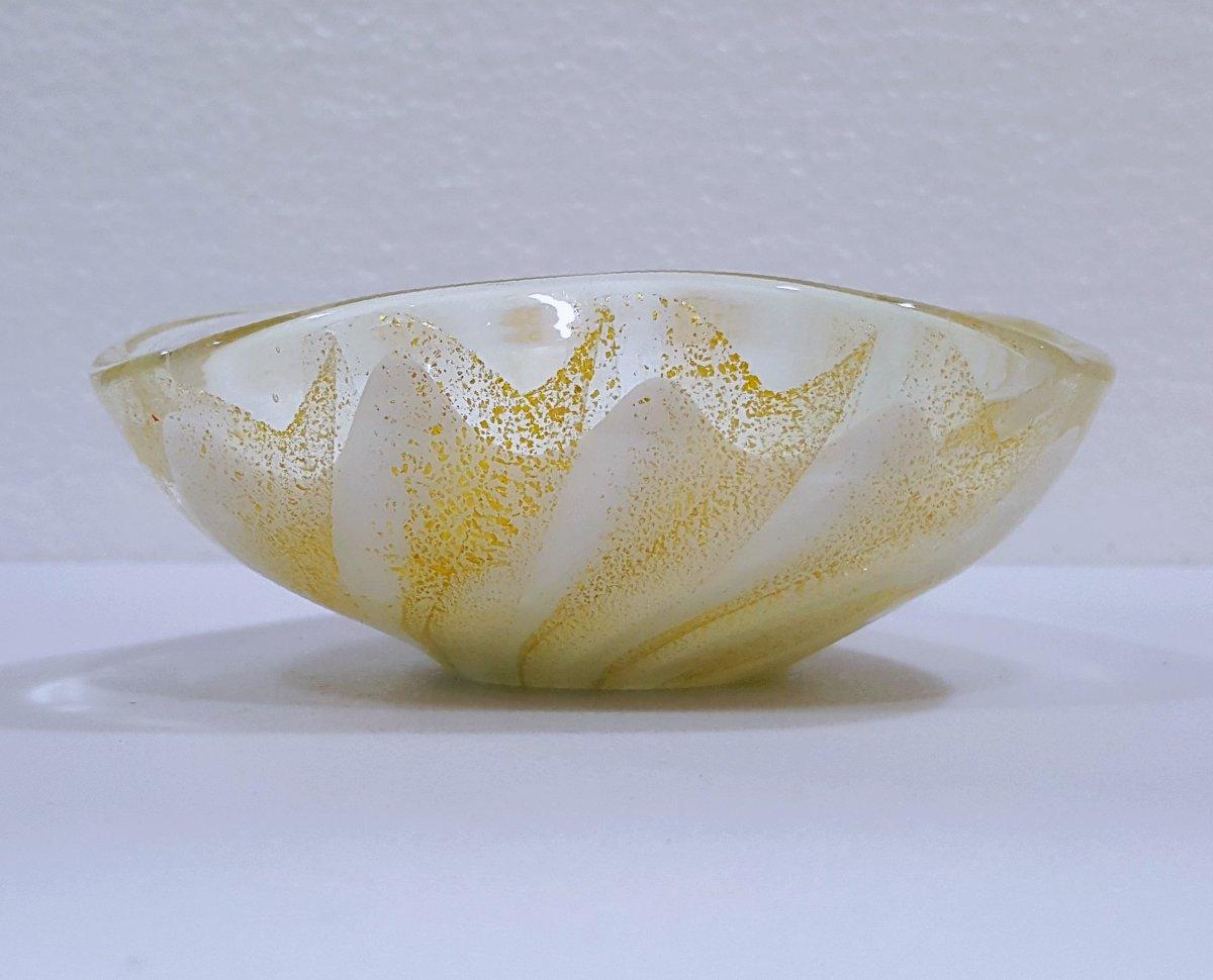 Alfredo Barbini Murano Glass Bowl, Lattimo with Gold Polveri - vintage For Sale 3