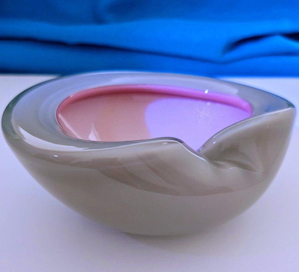 Alfredo Barbini Murano Glass Bowl, Taupe-Gray and Pink, with Gold Leaf For Sale 9