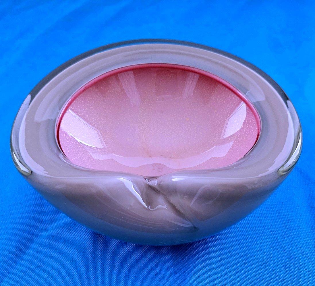 Alfredo Barbini Murano Glass Bowl, Taupe-Gray and Pink, with Gold Leaf For Sale 13