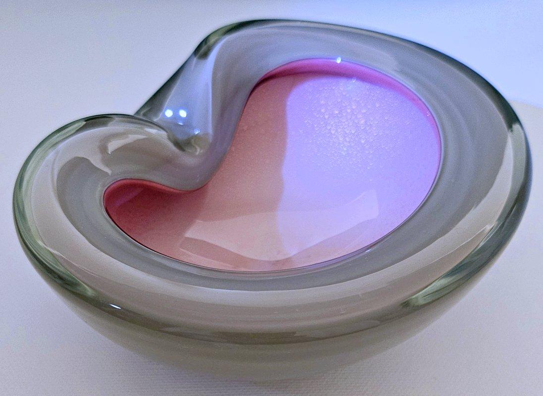 Alfredo Barbini Murano Glass Bowl, Taupe-Gray and Pink, with Gold Leaf In Good Condition For Sale In Warrenton, OR