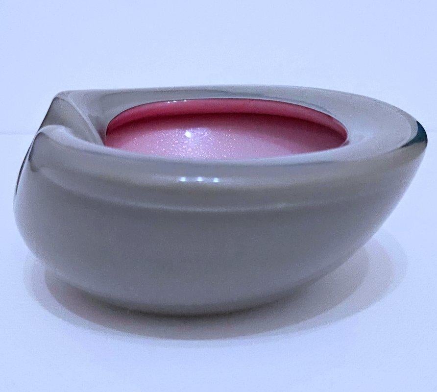 20th Century Alfredo Barbini Murano Glass Bowl, Taupe-Gray and Pink, with Gold Leaf For Sale