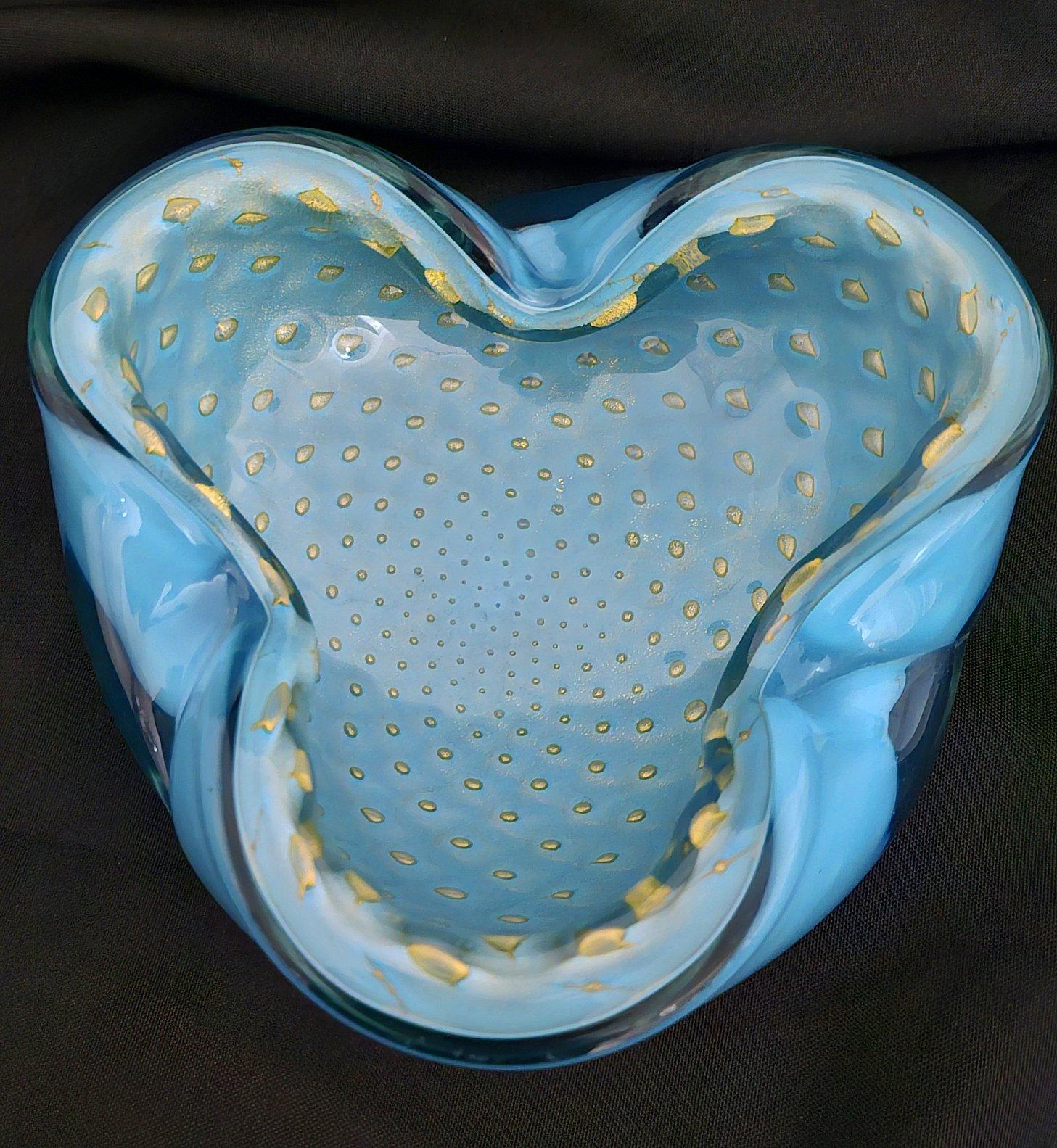 Alfredo Barbini Murano Glass Bowl with Bullicante & Gold Polveri
May function as an ashtray, bowl, trinket dish, or similar vessel, or as a unique art piece for display.
Colors: blue with gold polveri
Type: Murano hand blown glass
Size: Apx 6 x 2.75