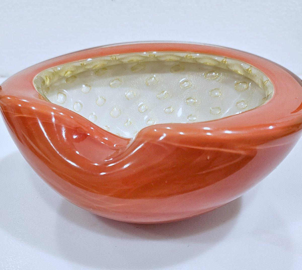 Italian Alfredo Barbini Murano Glass Bowl with Gold Polveri and Bullicante For Sale