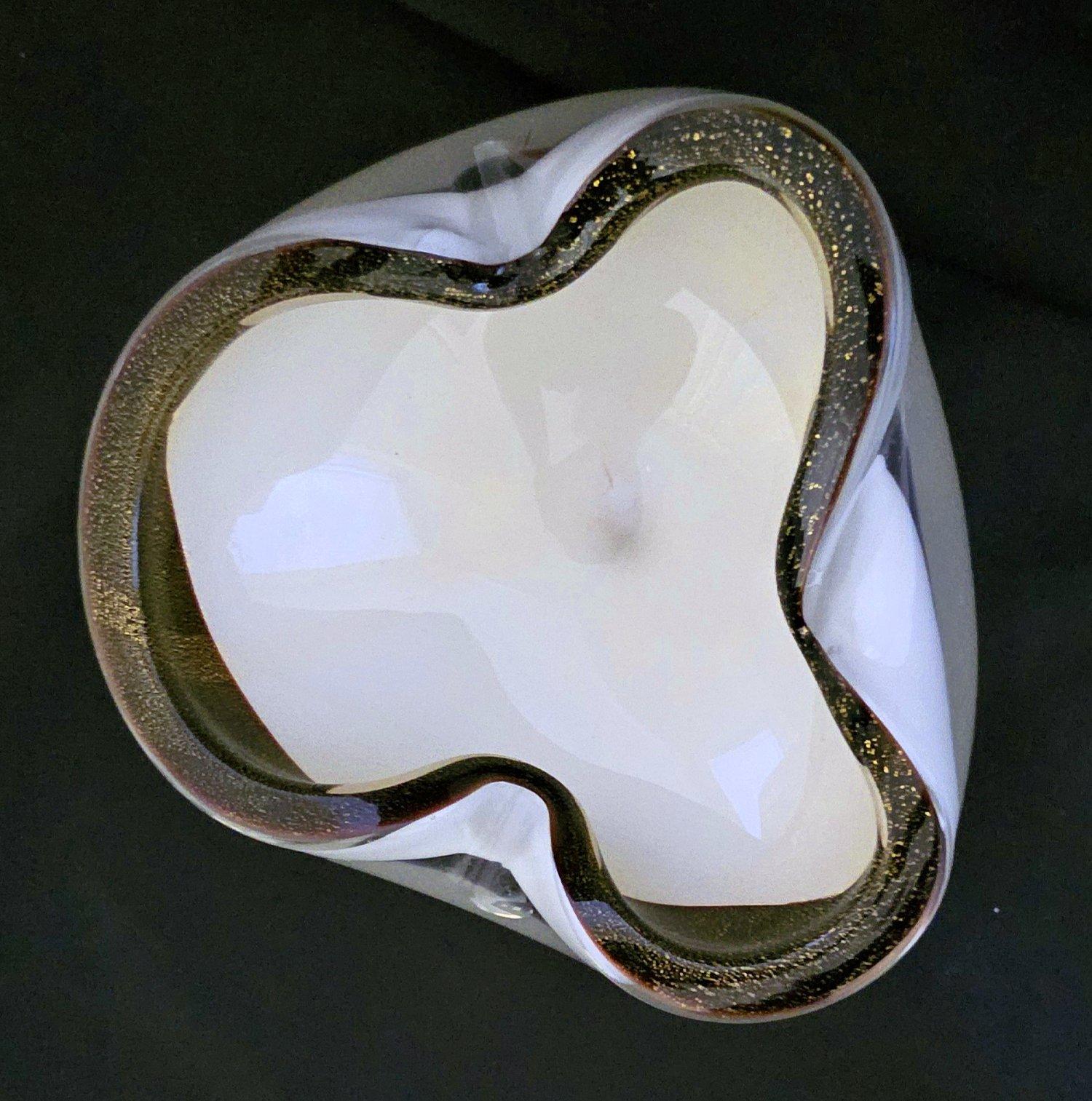 Mid-Century Modern Alfredo Barbini Murano Glass Bowl with Gold Polveri / Gold Leaf - vintage