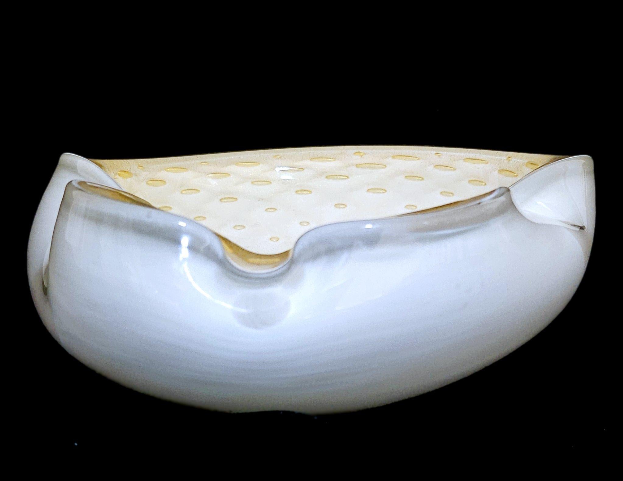 Verre Alfredo Barbini Murano Glass Bullicante Bowl/Vide Poche with Gold Polveri en vente