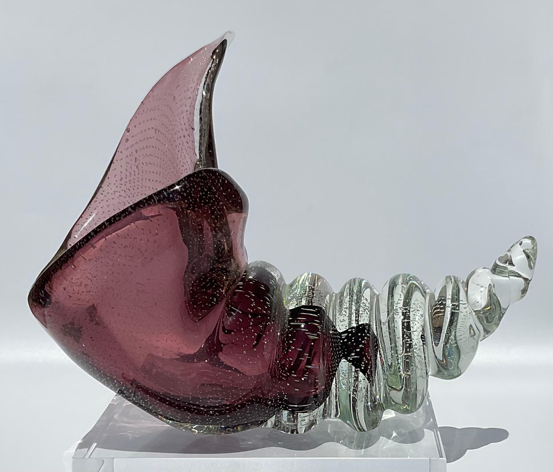 Alfredo Barbini Murano Glass Sea Shell Sculpture in Sommerso Bollicine glass. Very large stand alone piece. Finely polished bottom.