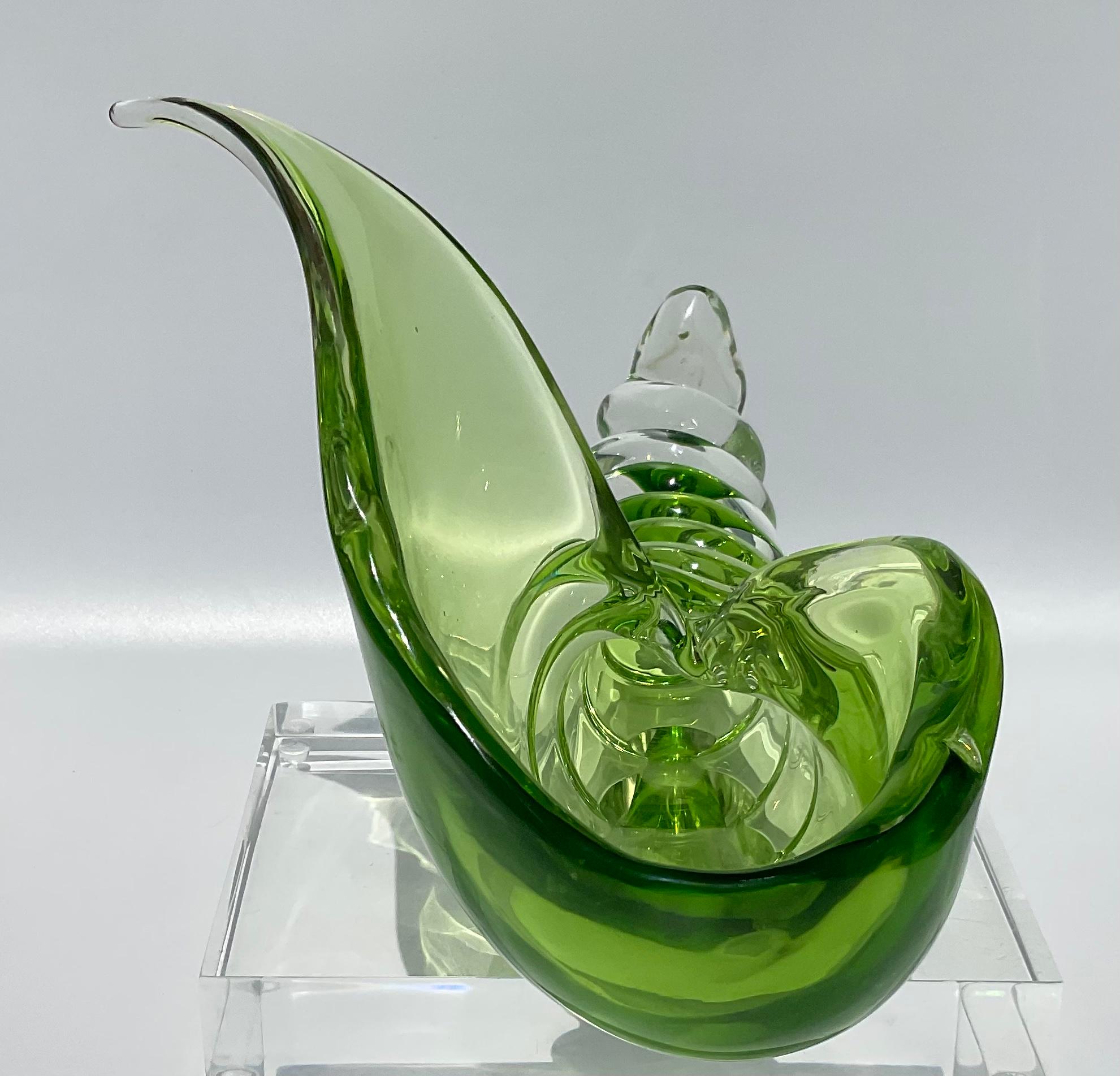Mid-Century Modern Alfredo Barbini Murano Glass Sea Shell Sculpture in Vibrant Green Art Glass For Sale