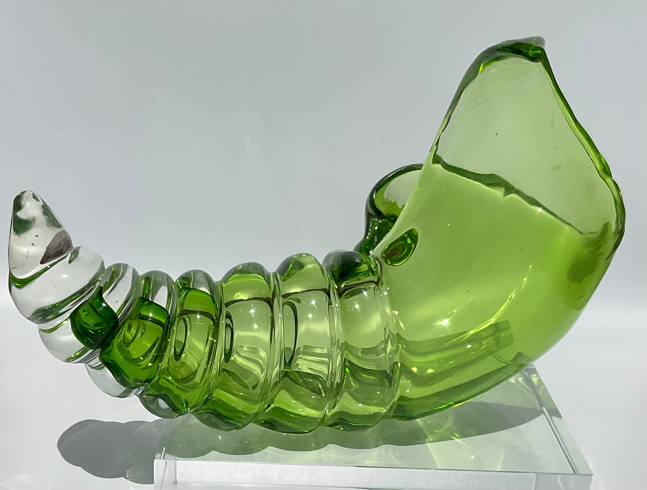 Italian Alfredo Barbini Murano Glass Sea Shell Sculpture in Vibrant Green Art Glass For Sale