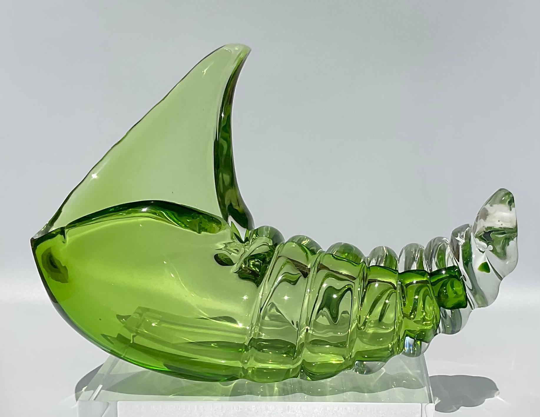Alfredo Barbini Murano Glass Sea Shell Sculpture in Vibrant Green Art Glass For Sale 1