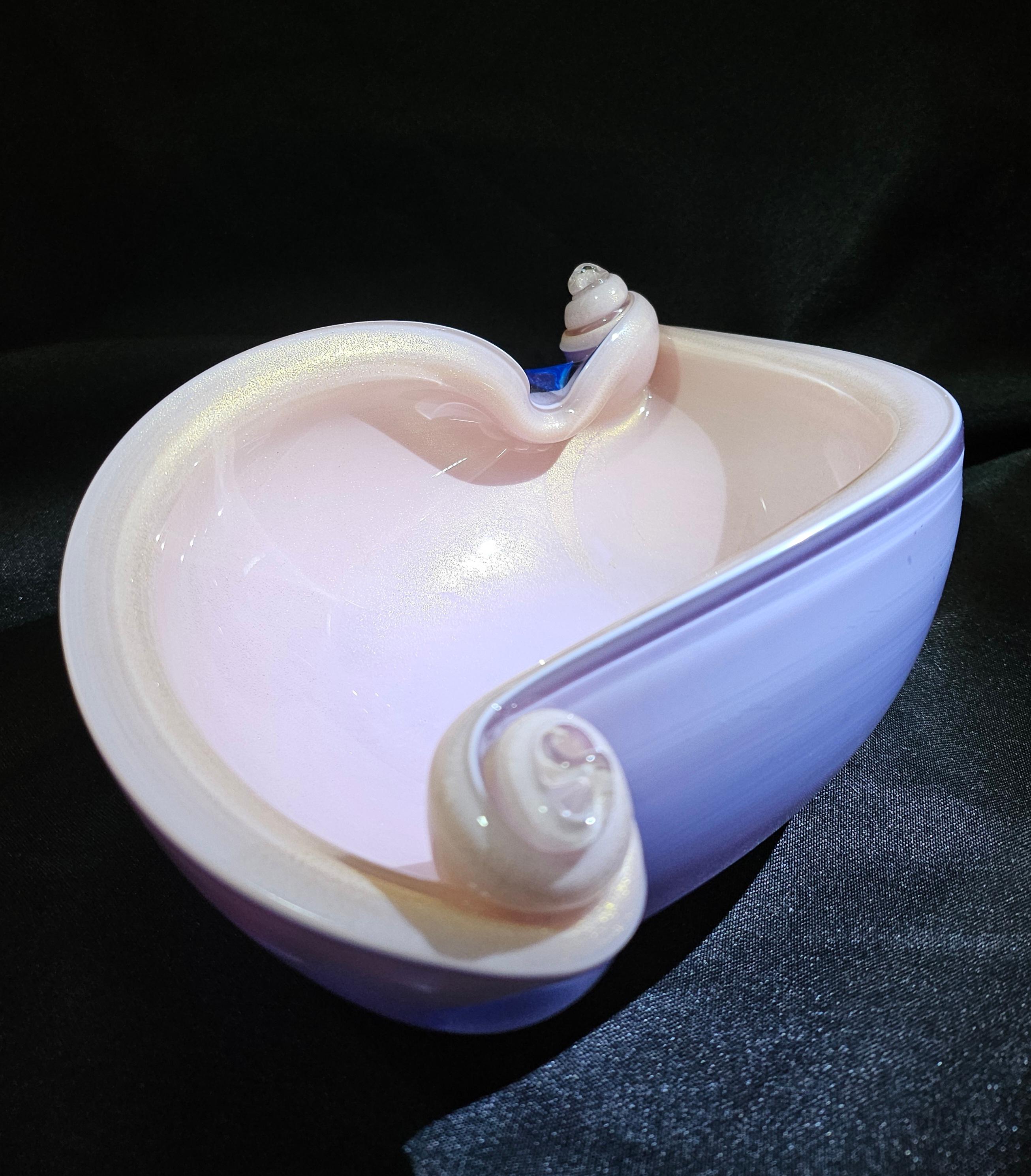 Mid-Century Modern Alfredo Barbini Murano Glass Shell Bowl, Lilac & Pink with Gold Polveri For Sale