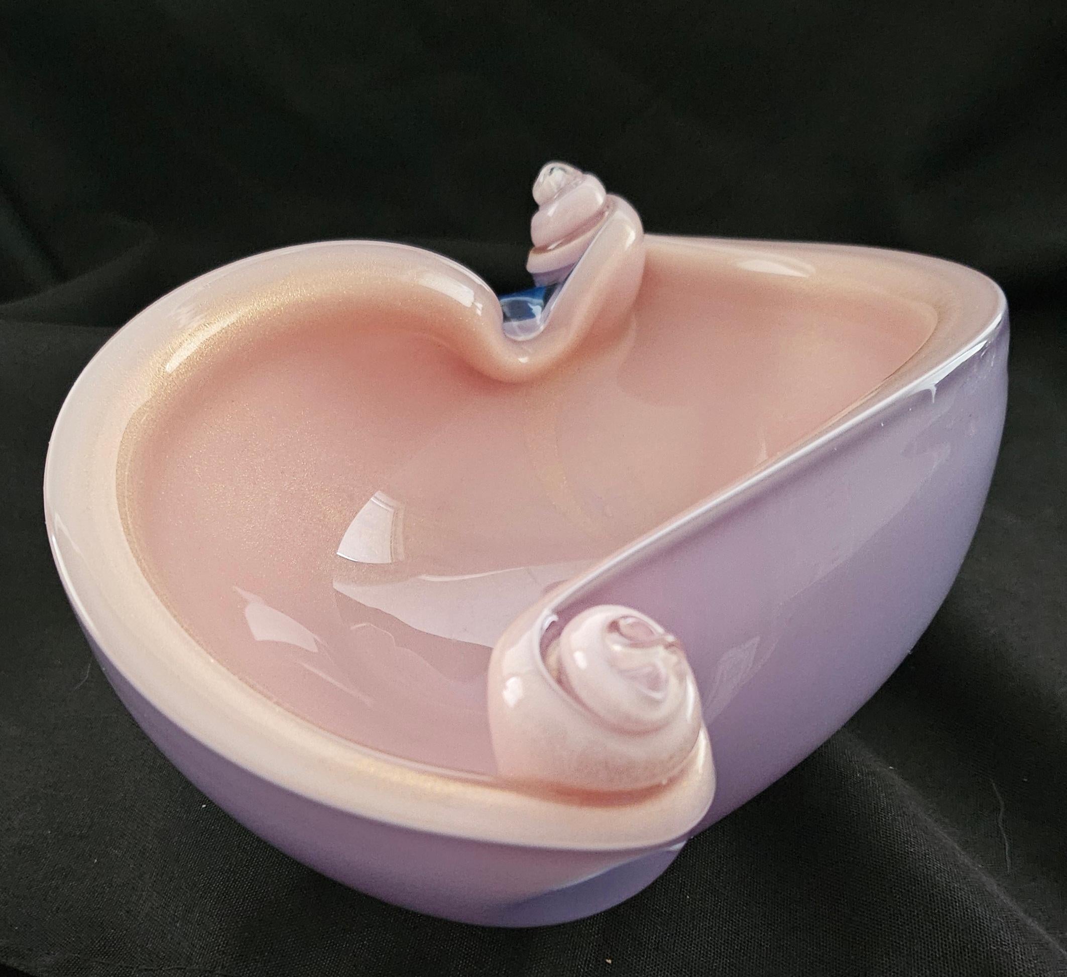 Alfredo Barbini Murano Glass Shell Bowl, Lilac & Pink with Gold Polveri For Sale 2