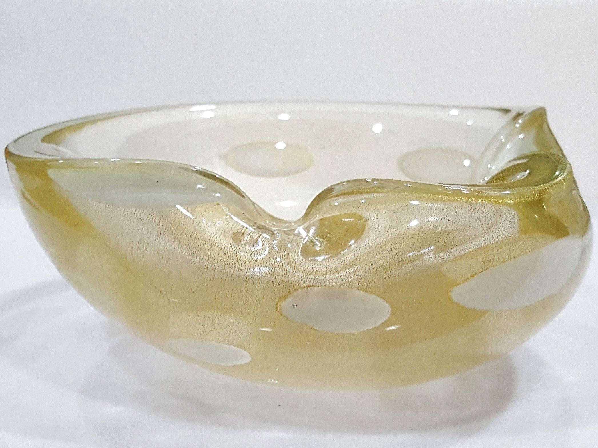 Alfredo Barbini Murano Glass Bowl, Gold Polveri w/White A Pentoni (spots) For Sale 3