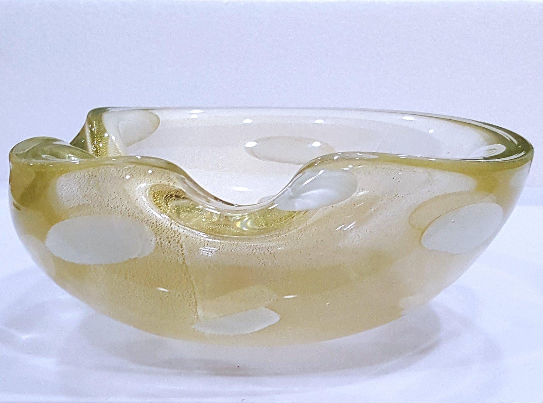 Mid-Century Modern Alfredo Barbini Murano Glass Bowl, Gold Polveri w/White A Pentoni (spots) For Sale