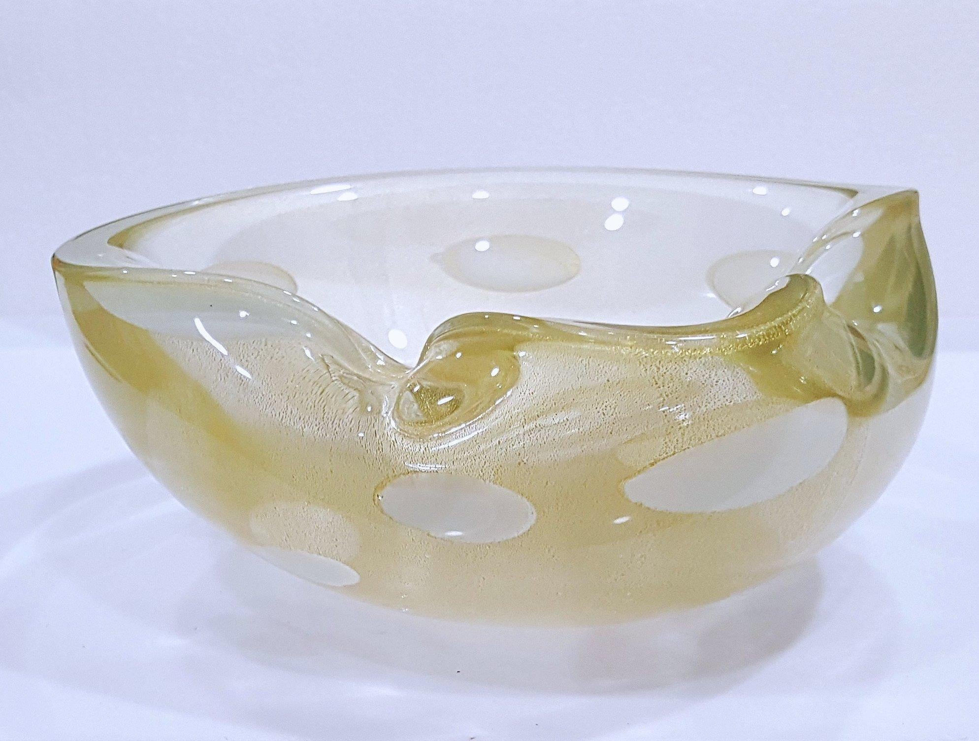 Other Alfredo Barbini Murano Glass Bowl, Gold Polveri w/White A Pentoni (spots) For Sale