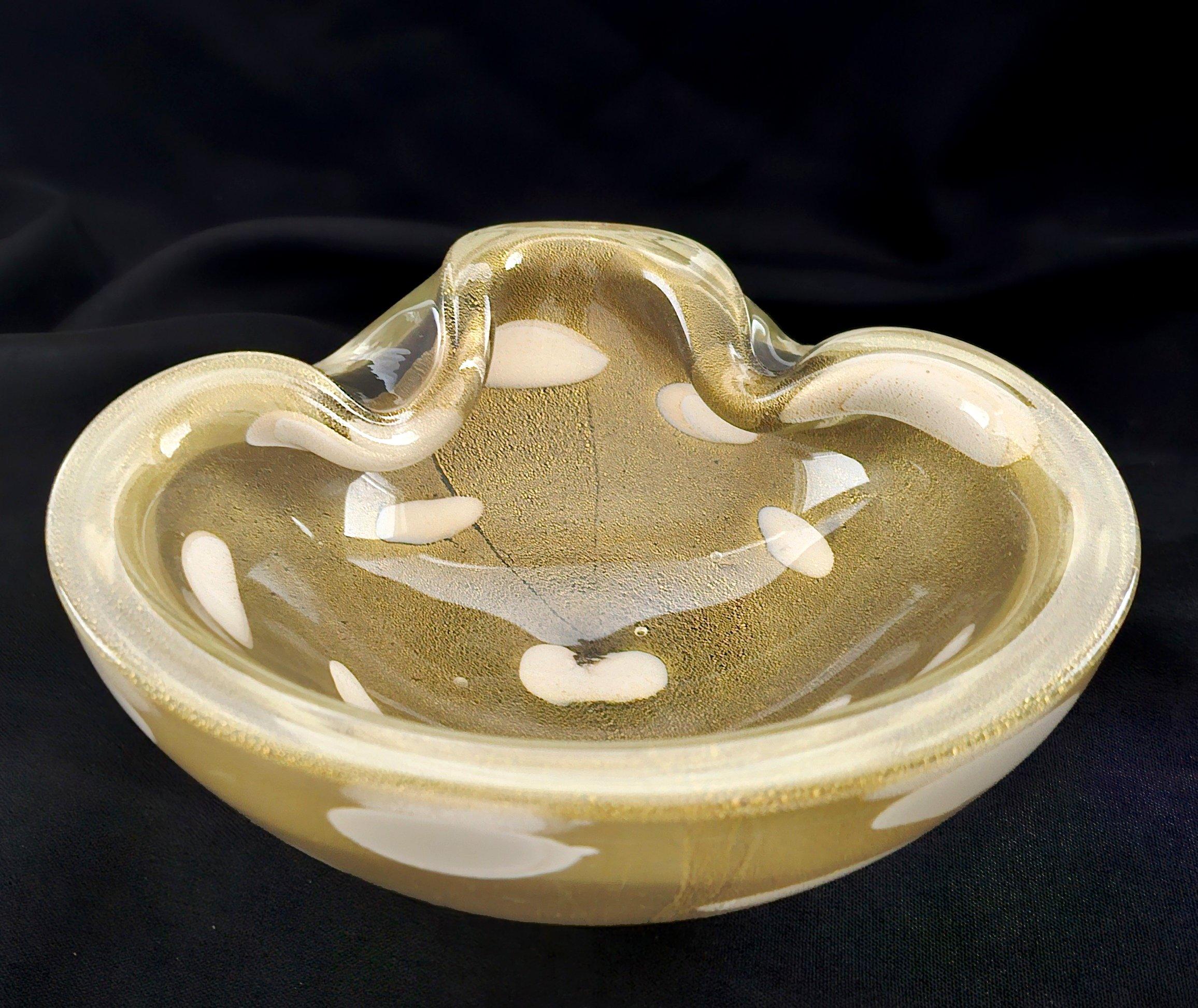 Alfredo Barbini Murano Glass Bowl, Gold Polveri w/White A Pentoni (spots) For Sale 4