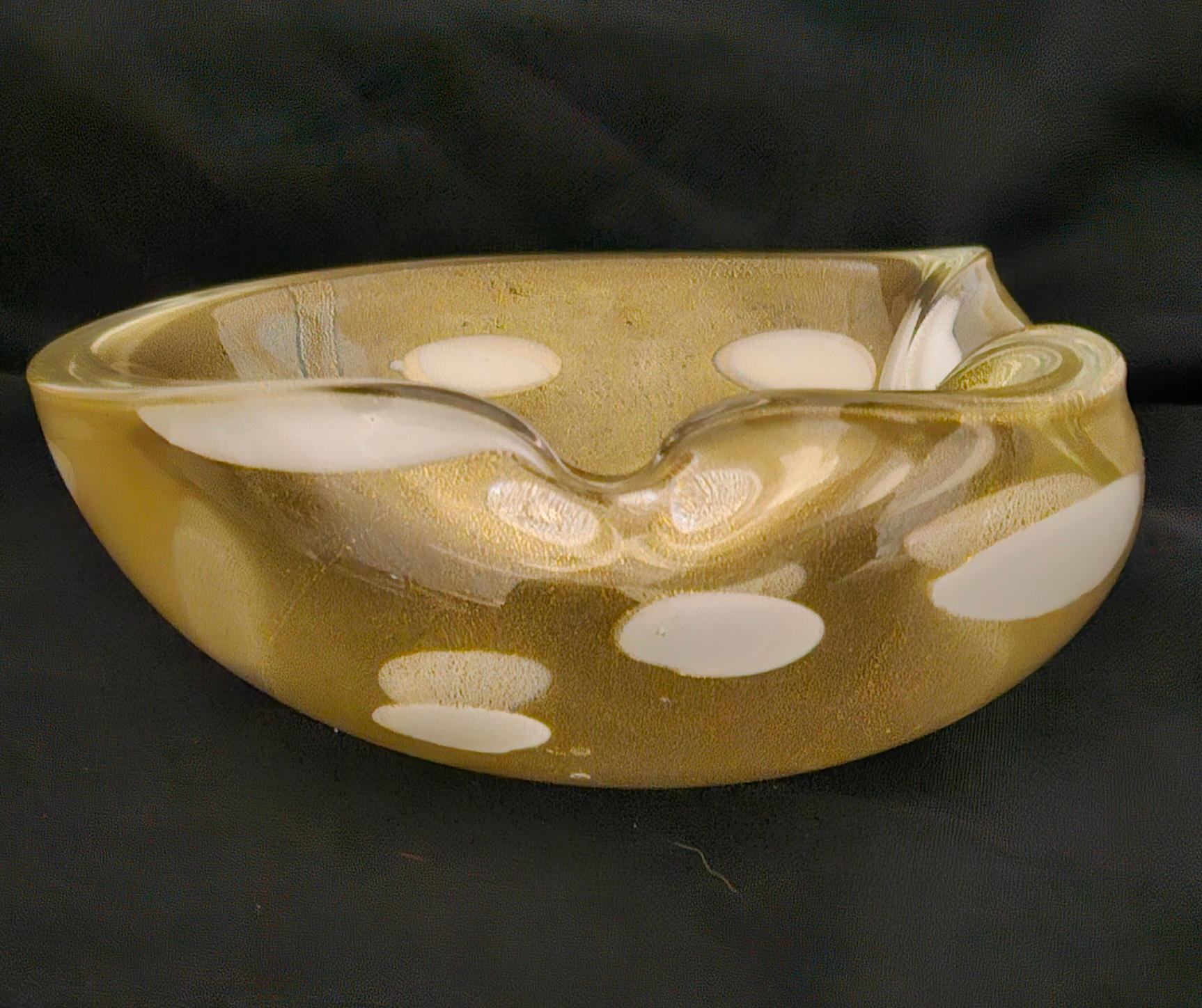 Alfredo Barbini Murano Glass Bowl, Gold Polveri w/White A Pentoni (spots) For Sale 8
