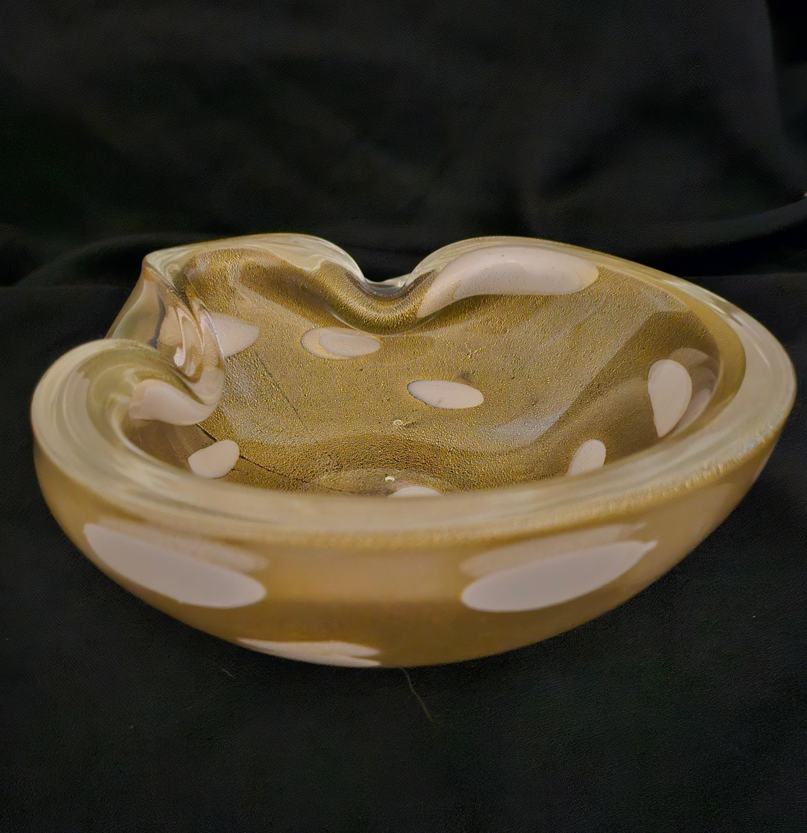 Alfredo Barbini Murano Glass Bowl, Gold Polveri w/White A Pentoni (spots) For Sale 9