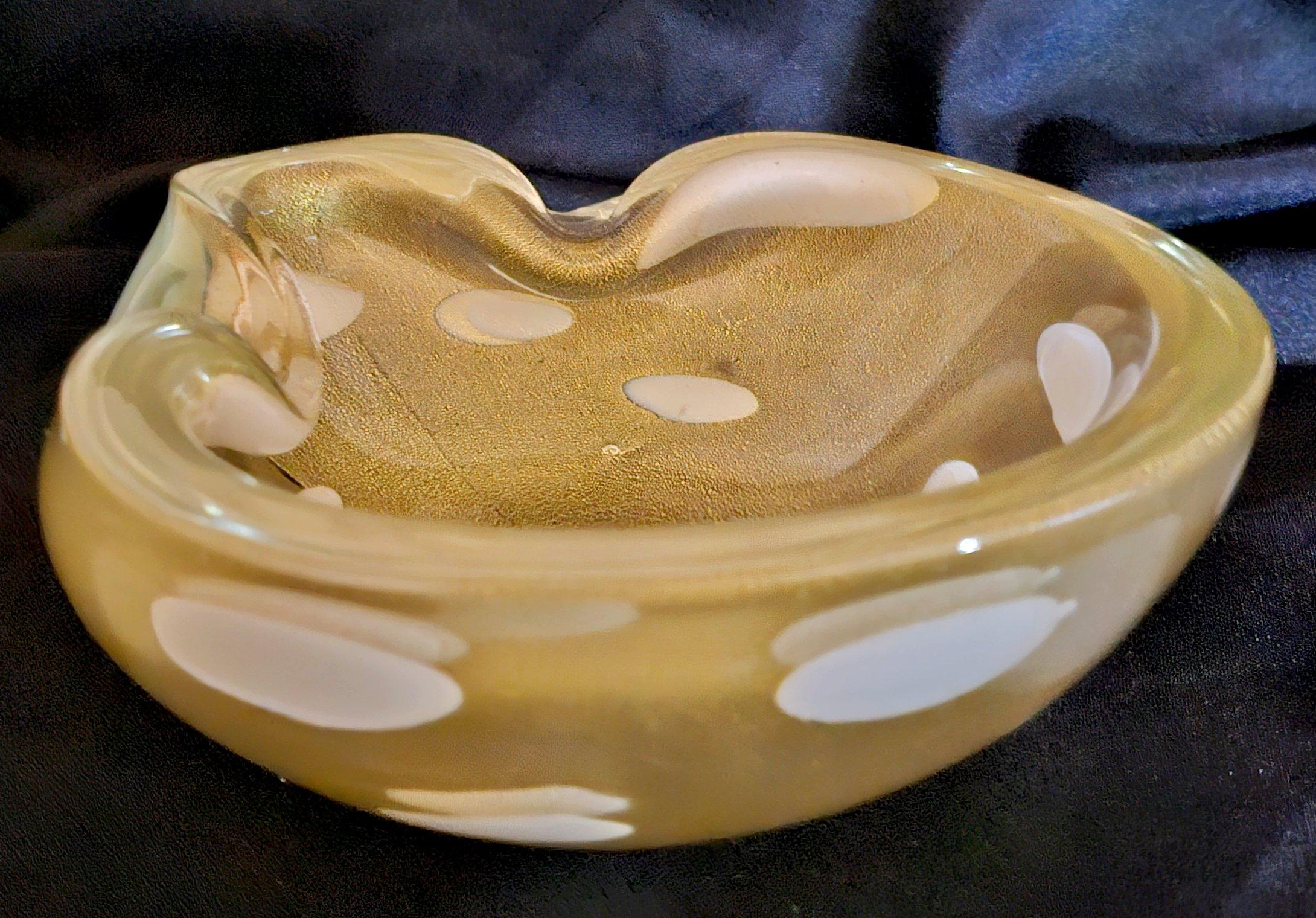 Alfredo Barbini Murano Glass Bowl, Gold Polveri w/White A Pentoni (spots) For Sale 10