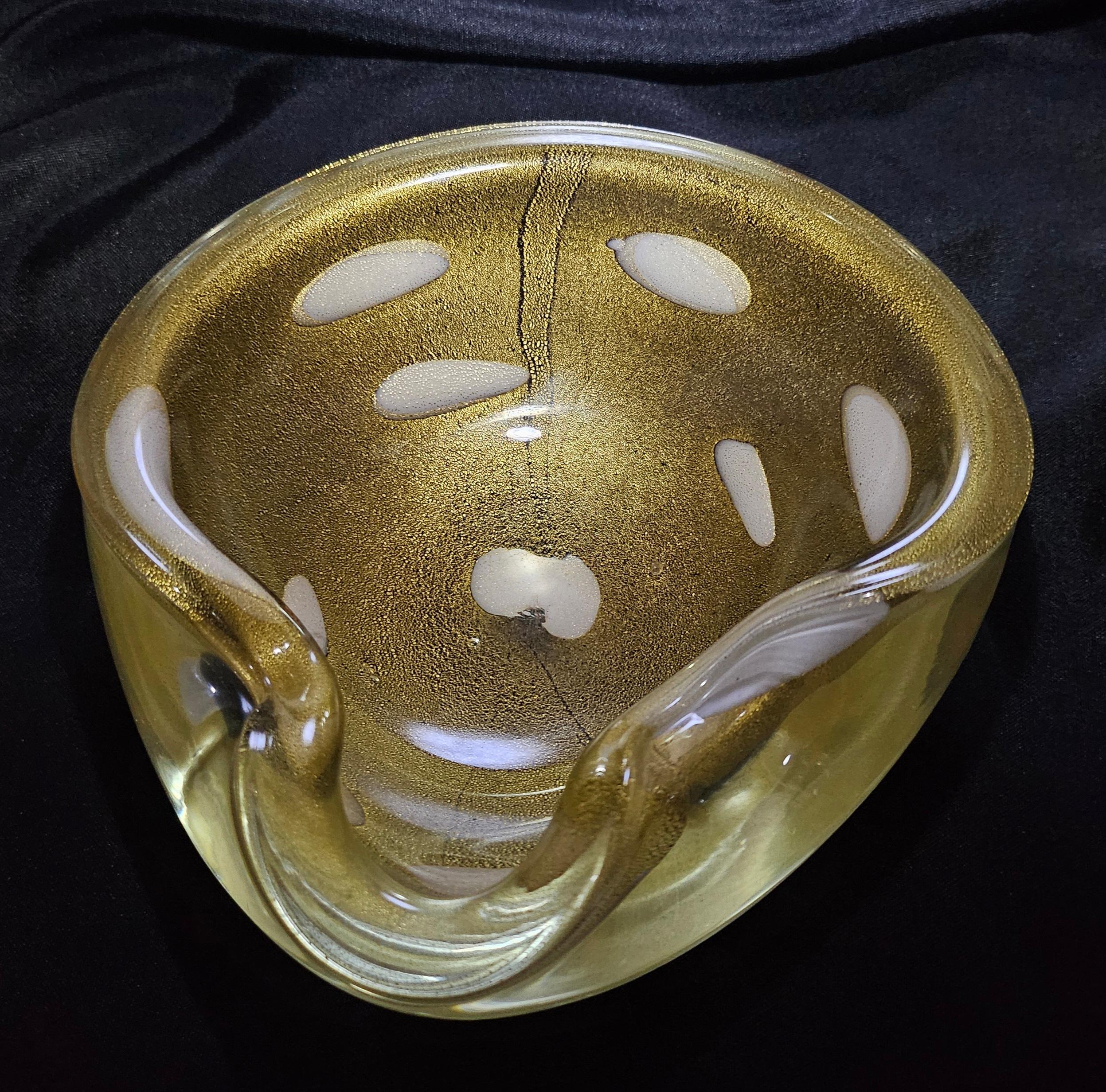 Alfredo Barbini Murano Glass Bowl, Gold Polveri w/White A Pentoni (spots) For Sale 5