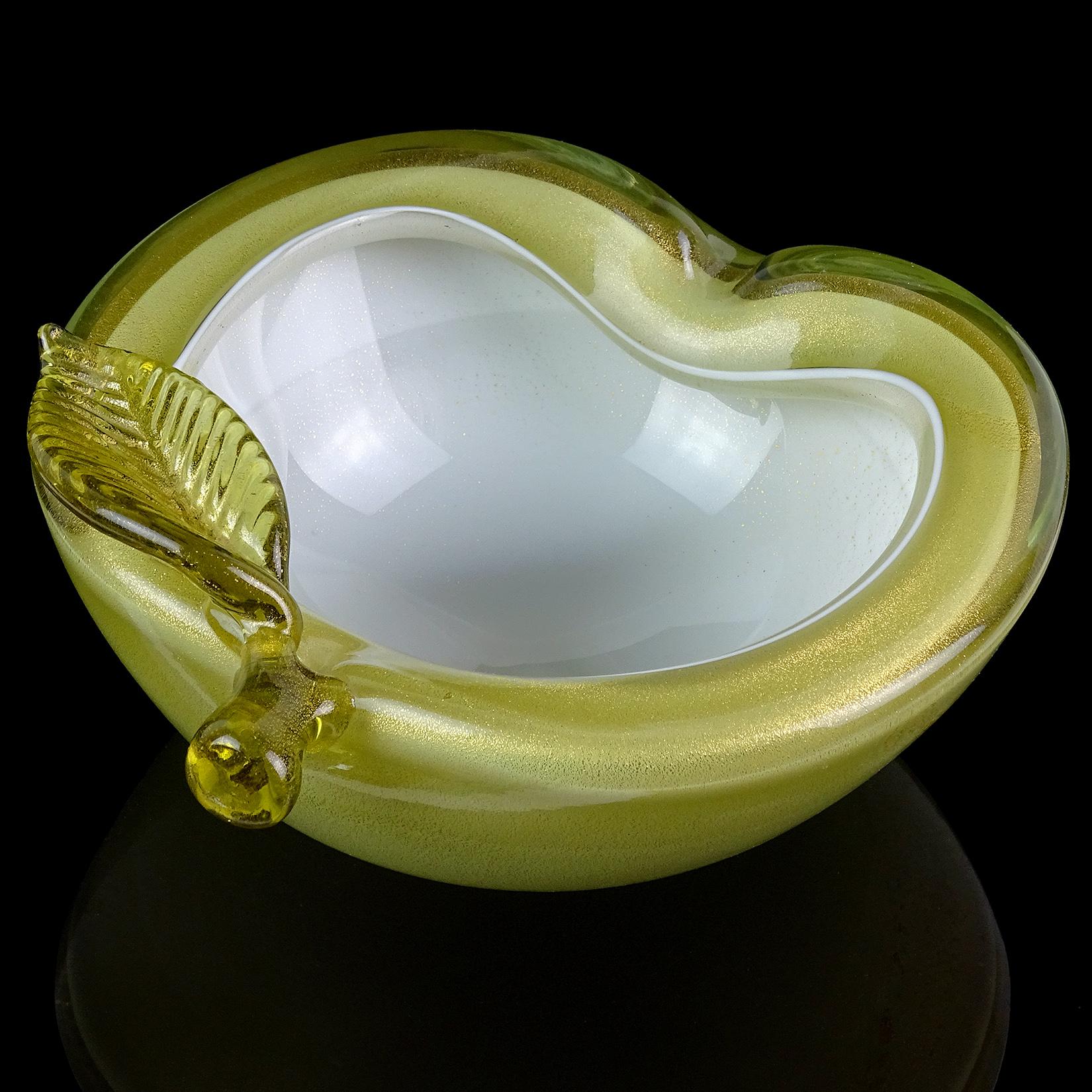 Alfredo Barbini Murano Green Apple Pear Gold Flecks Italian Art Glass Bowls In Good Condition In Kissimmee, FL