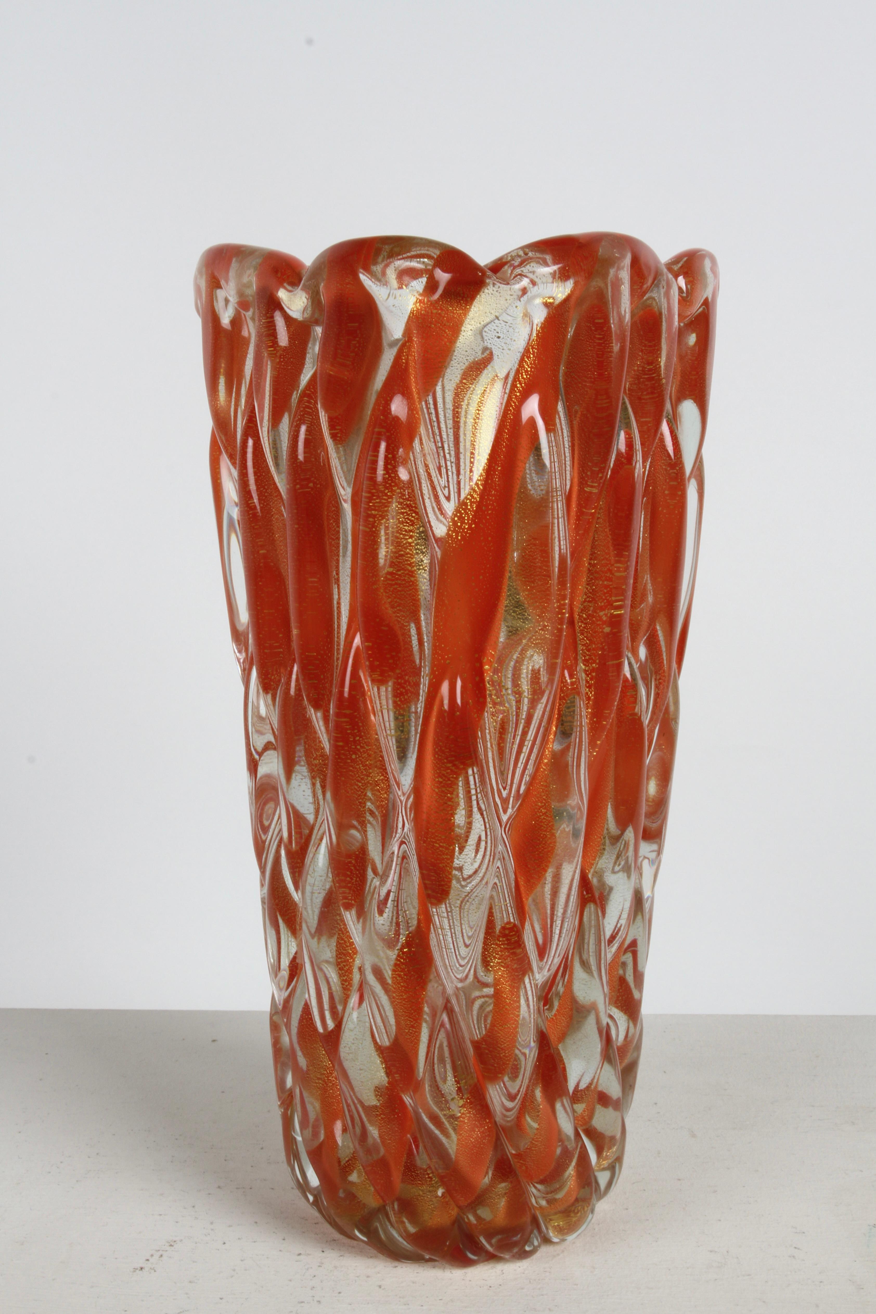Mid-Century Modern Alfredo Barbini Murano Italian Art Glass Ribbed 'Corallo Oro' Vase w/ Gold Fleck For Sale