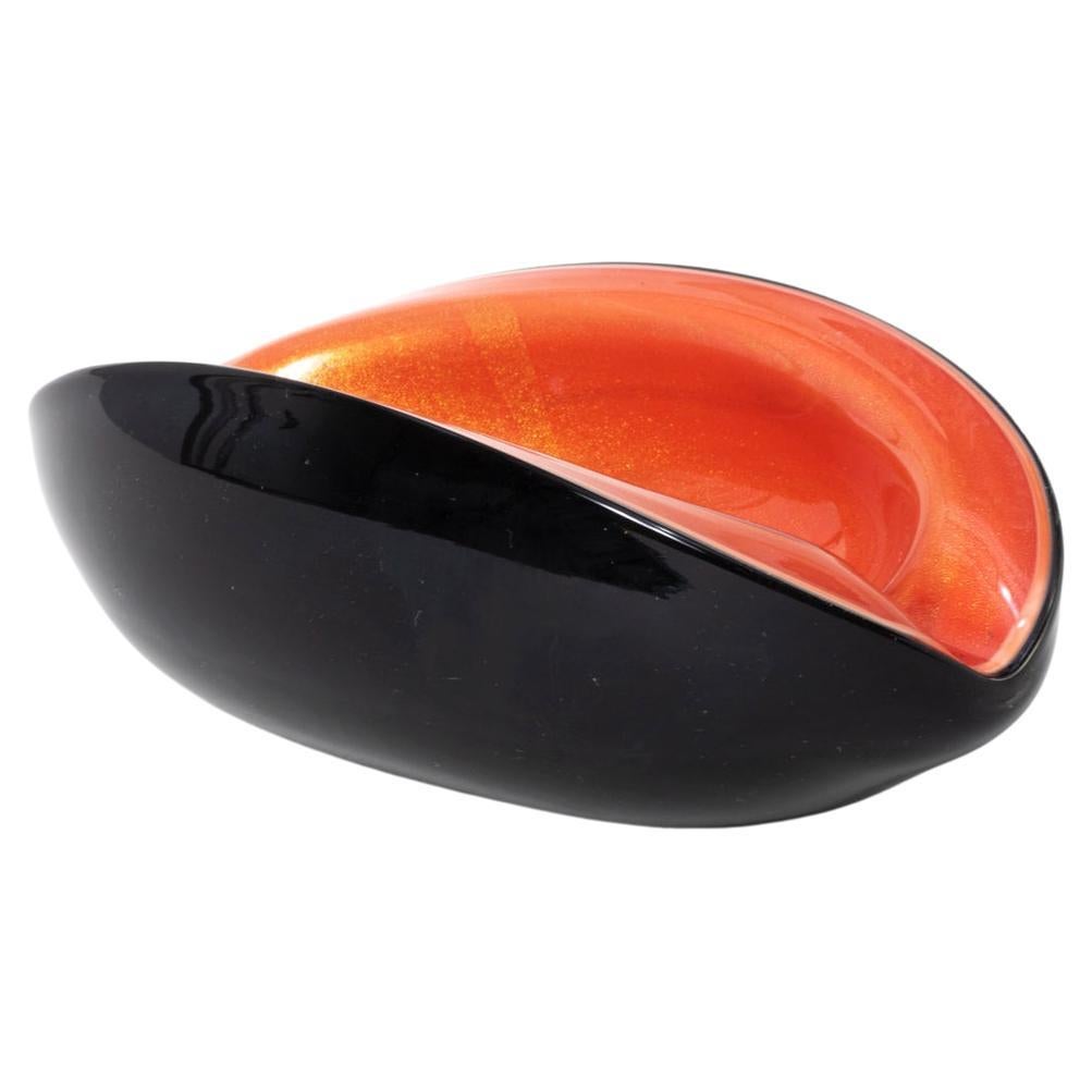 Striking vintage Murano hand-blown glass bowl by well known Italian designer Alfredo Barbini, circa 1960. Can be used a catchall, candy dish or ashtray. Mid-Century era. Measures: 6 3/4