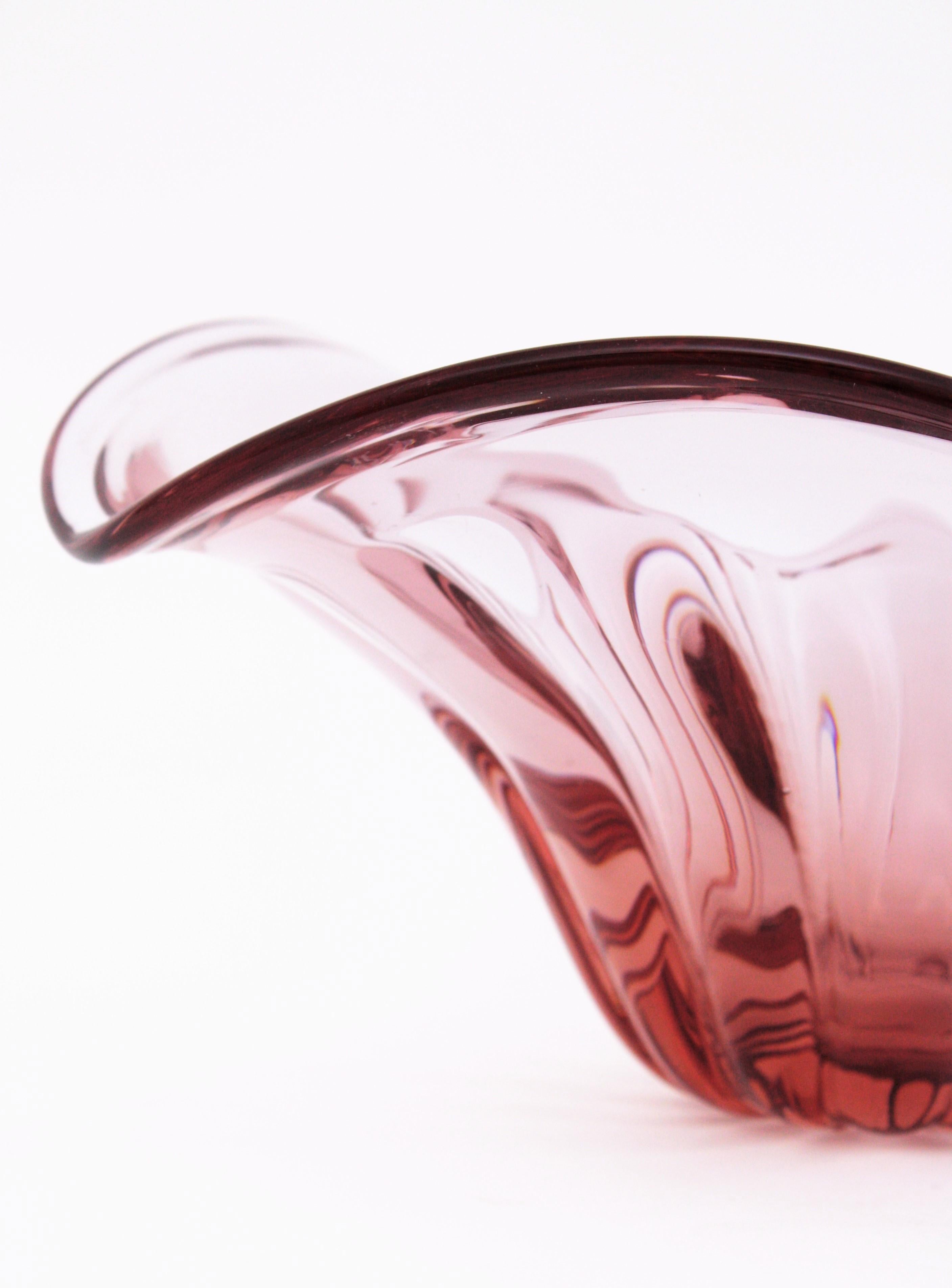 Alfredo Barbini Murano Pink Sommerso Ribbed Glass Centerpiece Bowl, années 1950 en vente 2