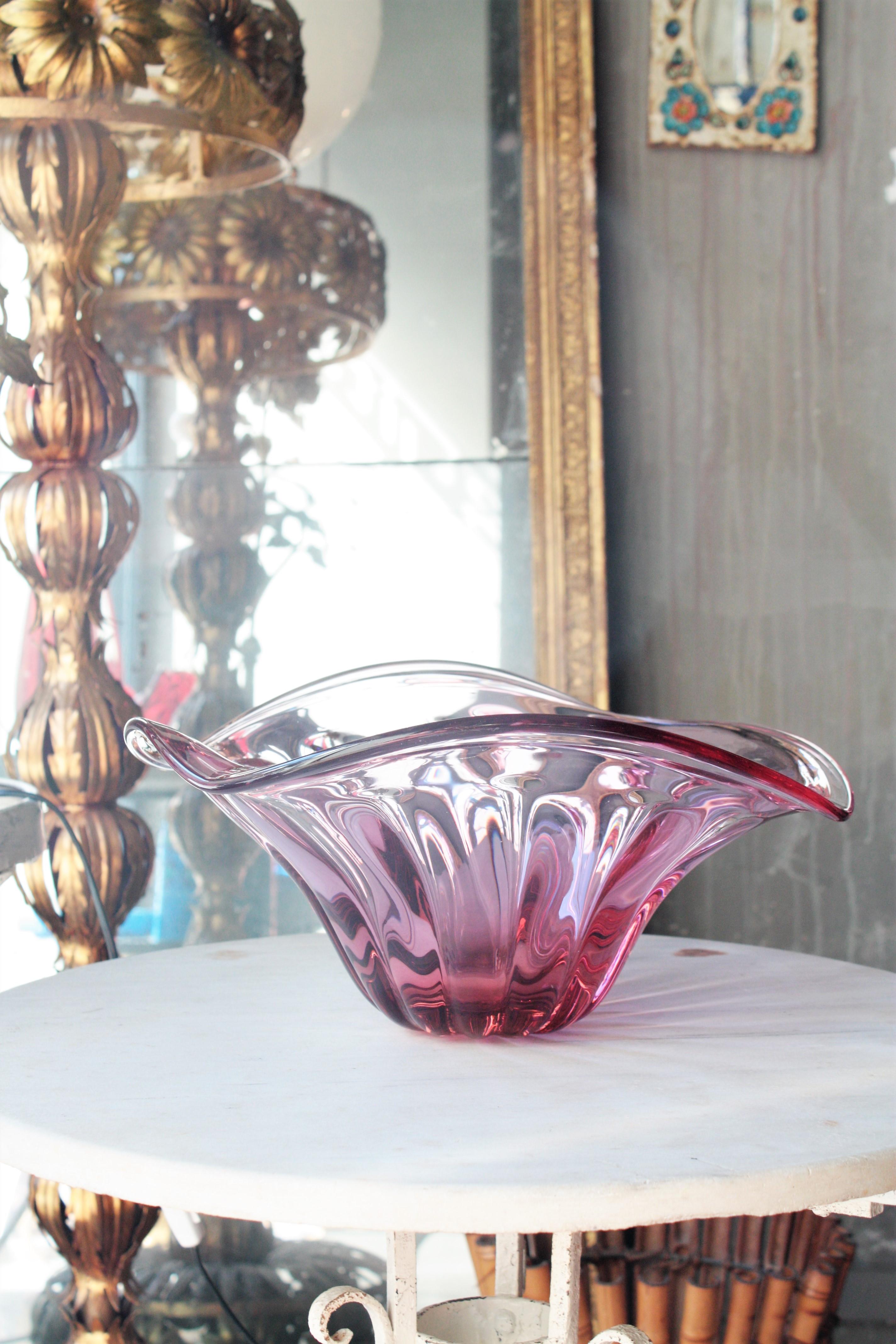 Alfredo Barbini Murano Pink Sommerso Ribbed Glass Centerpiece Bowl, années 1950 en vente 4