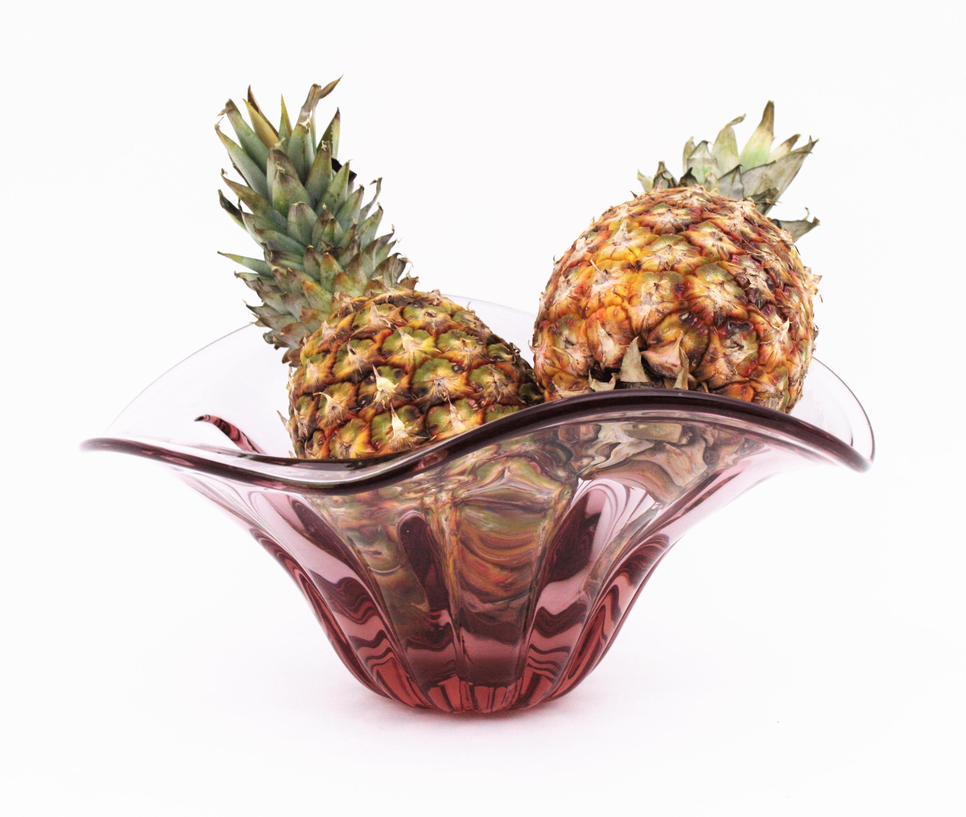 italien Alfredo Barbini Murano Pink Sommerso Ribbed Glass Centerpiece Bowl, années 1950 en vente