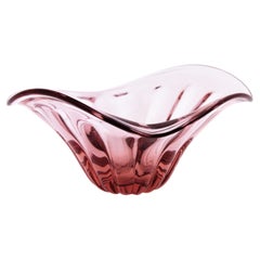 Ciotola centrotavola in vetro rosa di Murano Glass Sommerso a coste di Alfredo Barbini, anni '50