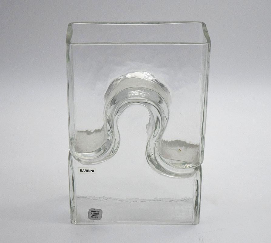 Puzzle vase designed by Alfredo Barbini Murano, 1970s.

Rare vase composed of two interlocking parts in blown 'sonoro' glass, handmade in the 1970s.
Brand applied on one side.

In excellent condition.