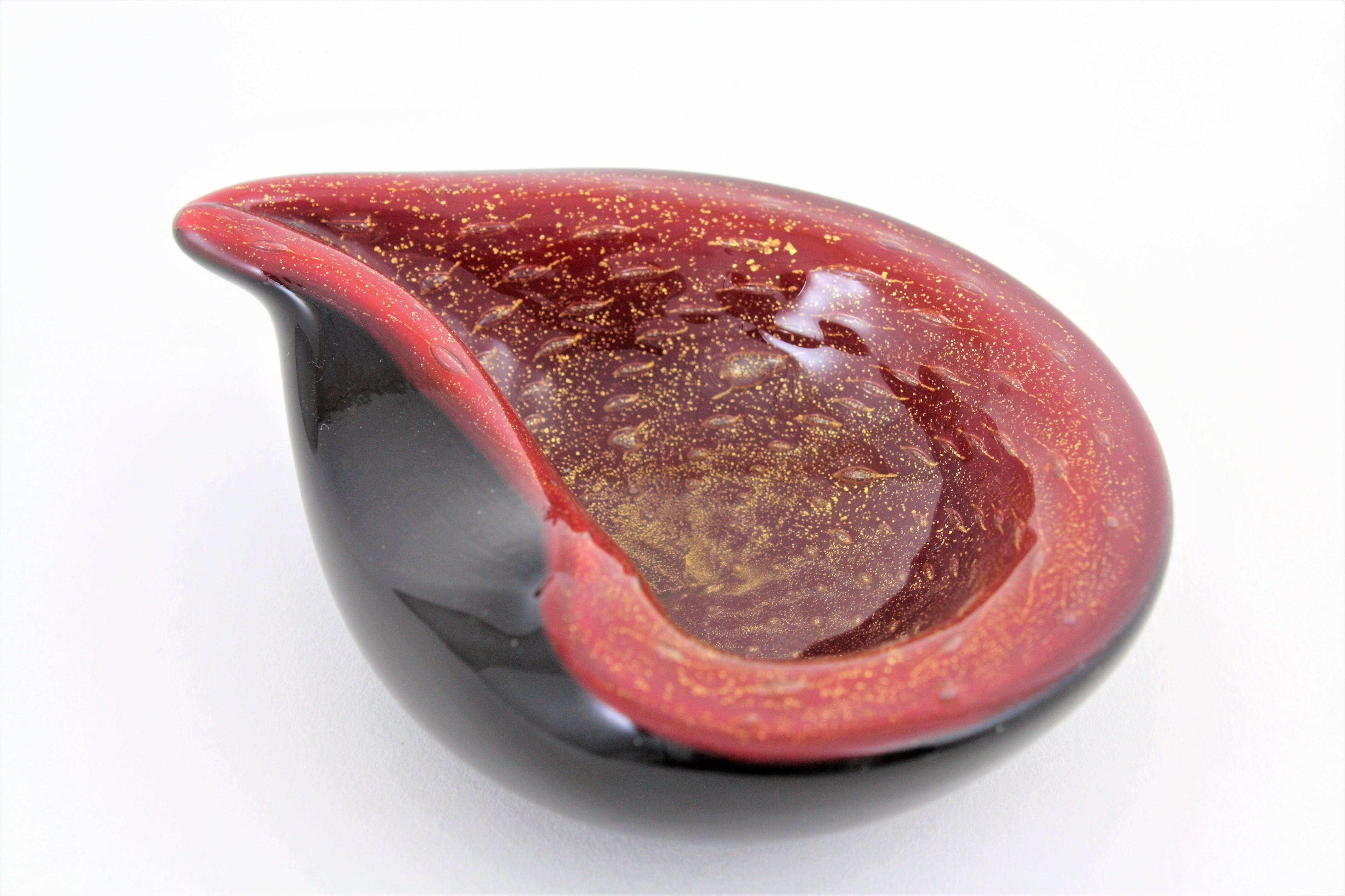 Murano Alfredo Barbini Red & Black Tear Drop Glass Bowl with Gold Flecks In Good Condition For Sale In Barcelona, ES