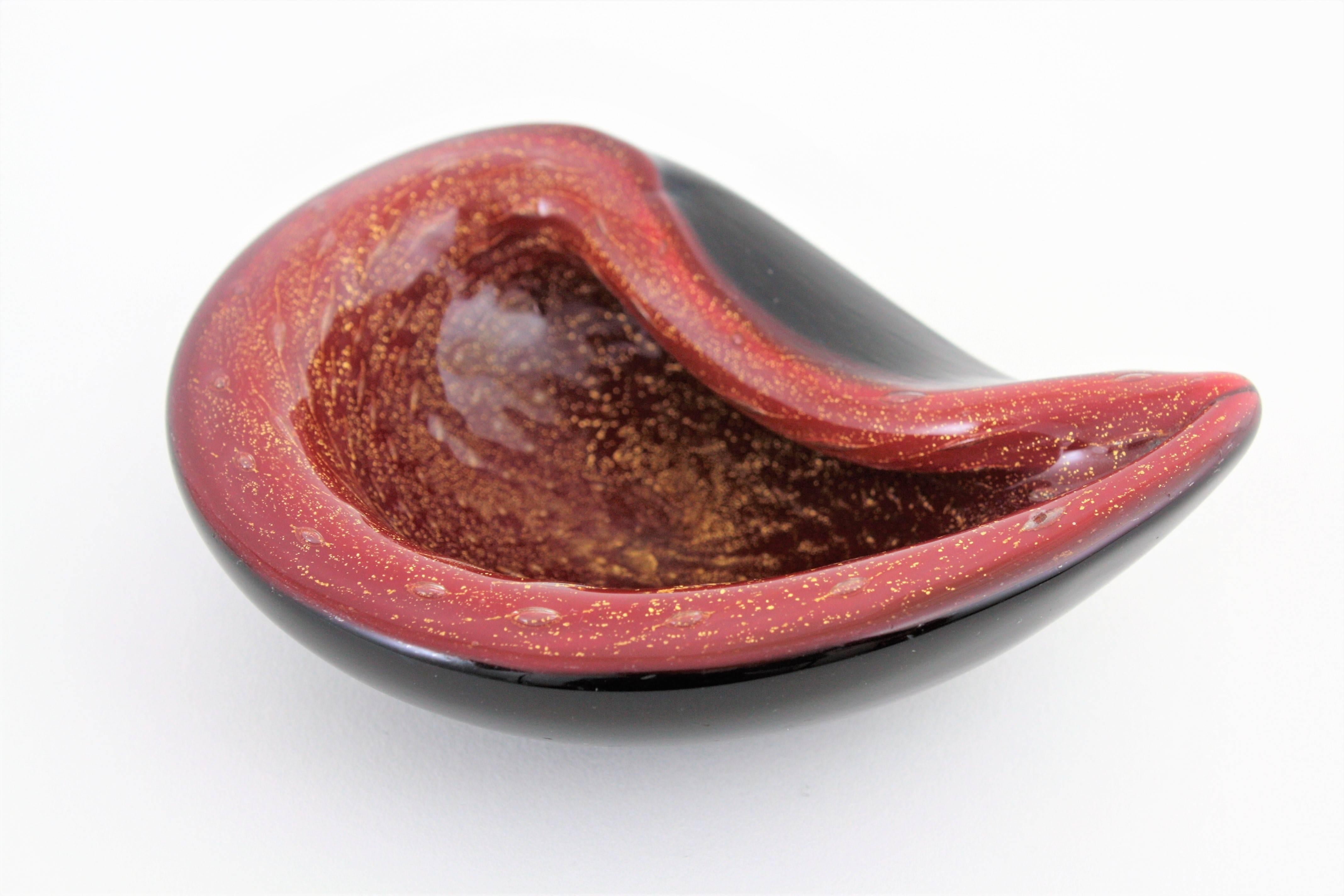 20th Century Murano Alfredo Barbini Red & Black Tear Drop Glass Bowl with Gold Flecks For Sale