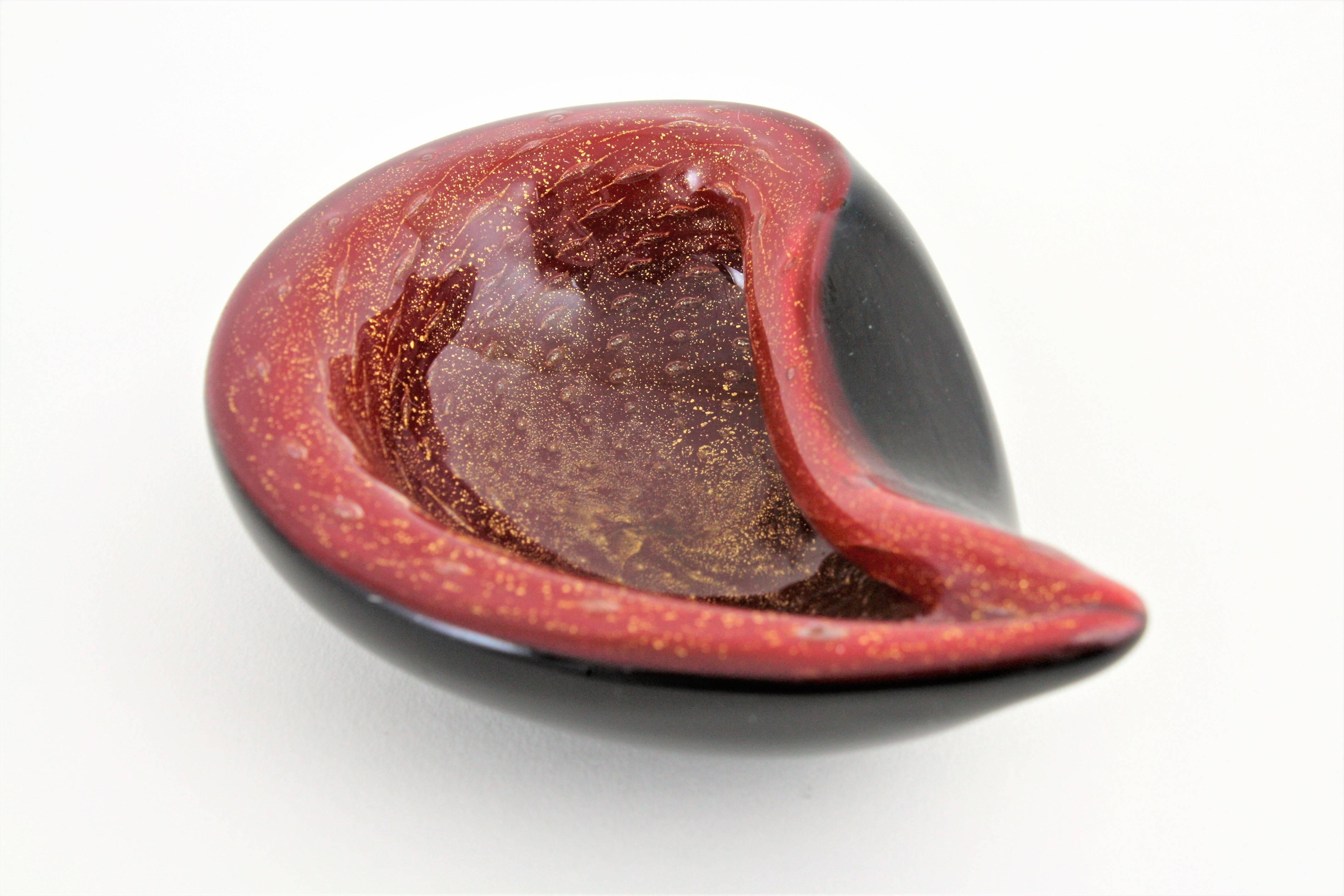 Murano Alfredo Barbini Red & Black Tear Drop Glass Bowl with Gold Flecks For Sale 2