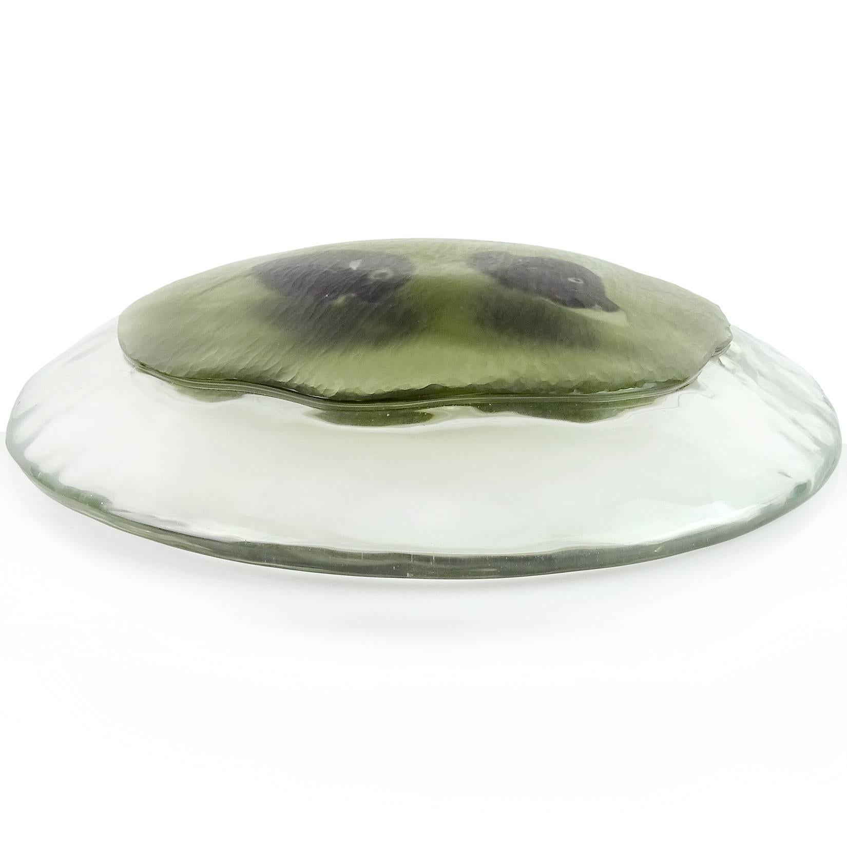 Hand-Crafted Alfredo Barbini Murano Signed Iridescent Fish Italian Art Glass Display Bowl For Sale