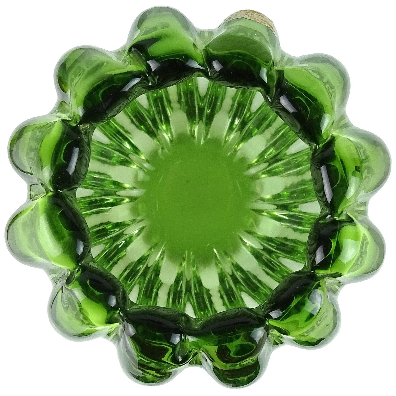 Hand-Crafted Alfredo Barbini Murano Sommerso Green Ribbed Italian Art Glass Flower Vase