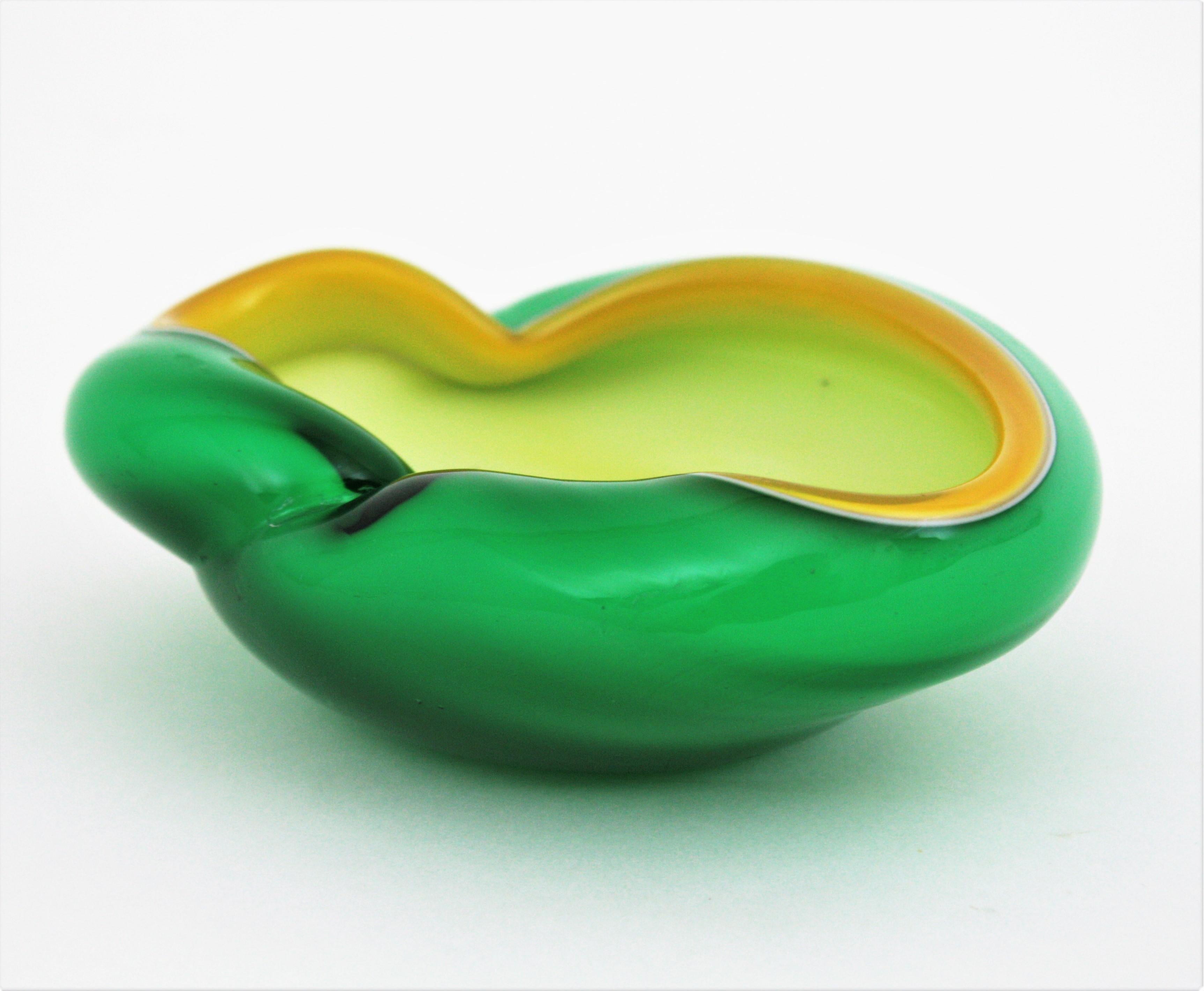 Alfredo Barbini Murano Biomorphic Sommerso Green Yellow White Art Glass Bowl For Sale 4