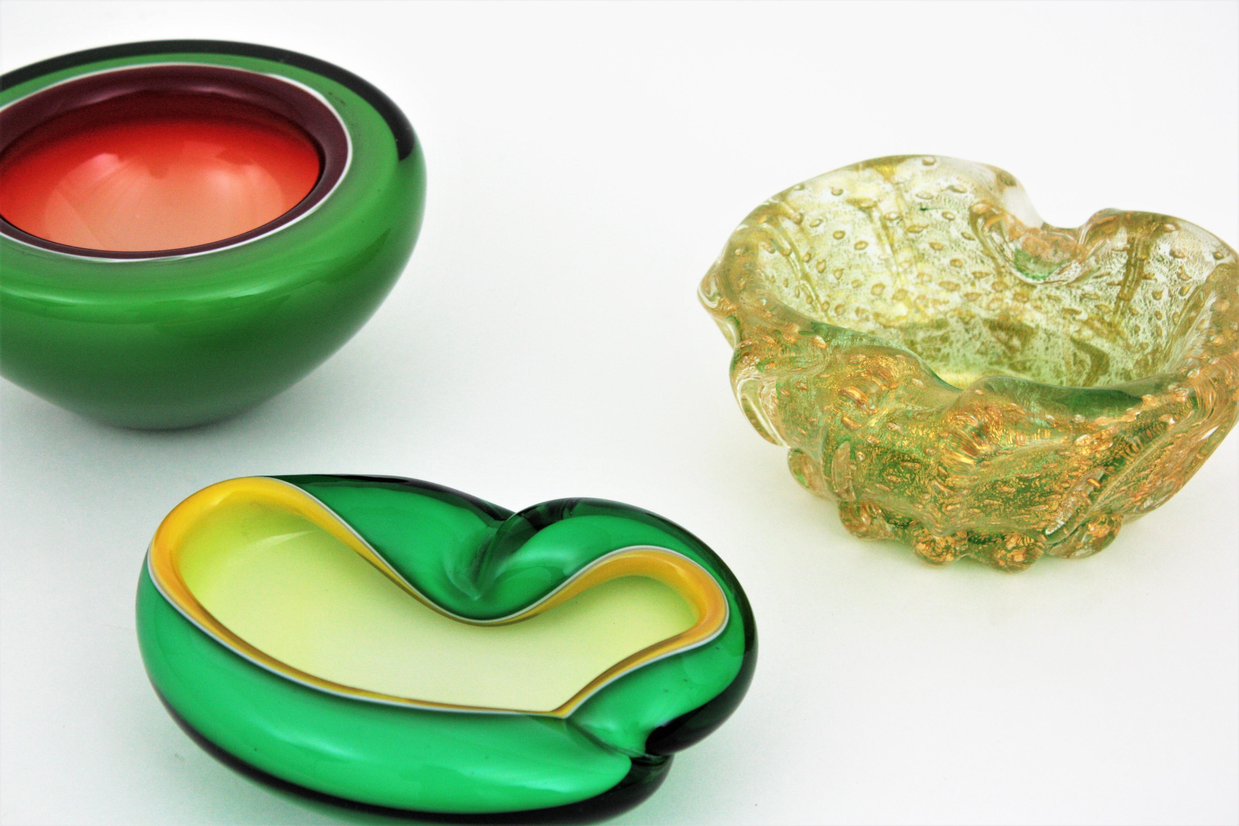 20ième siècle Alfredo Barbini Murano Sommerso Green Yellow White Art Glass Bowl (bol en verre d'art) en vente