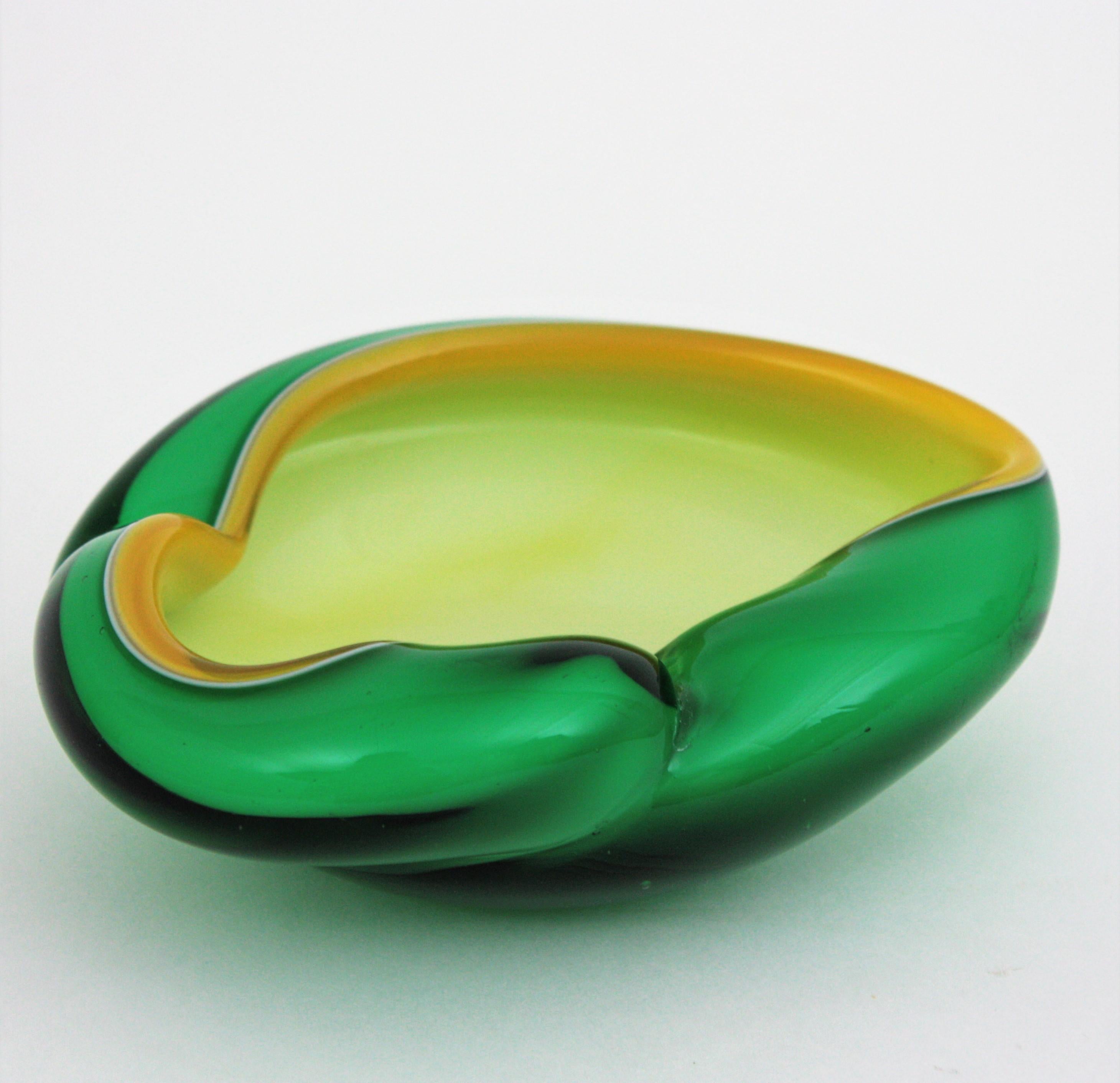 Alfredo Barbini Murano Biomorphic Sommerso Green Yellow White Art Glass Bowl For Sale 2