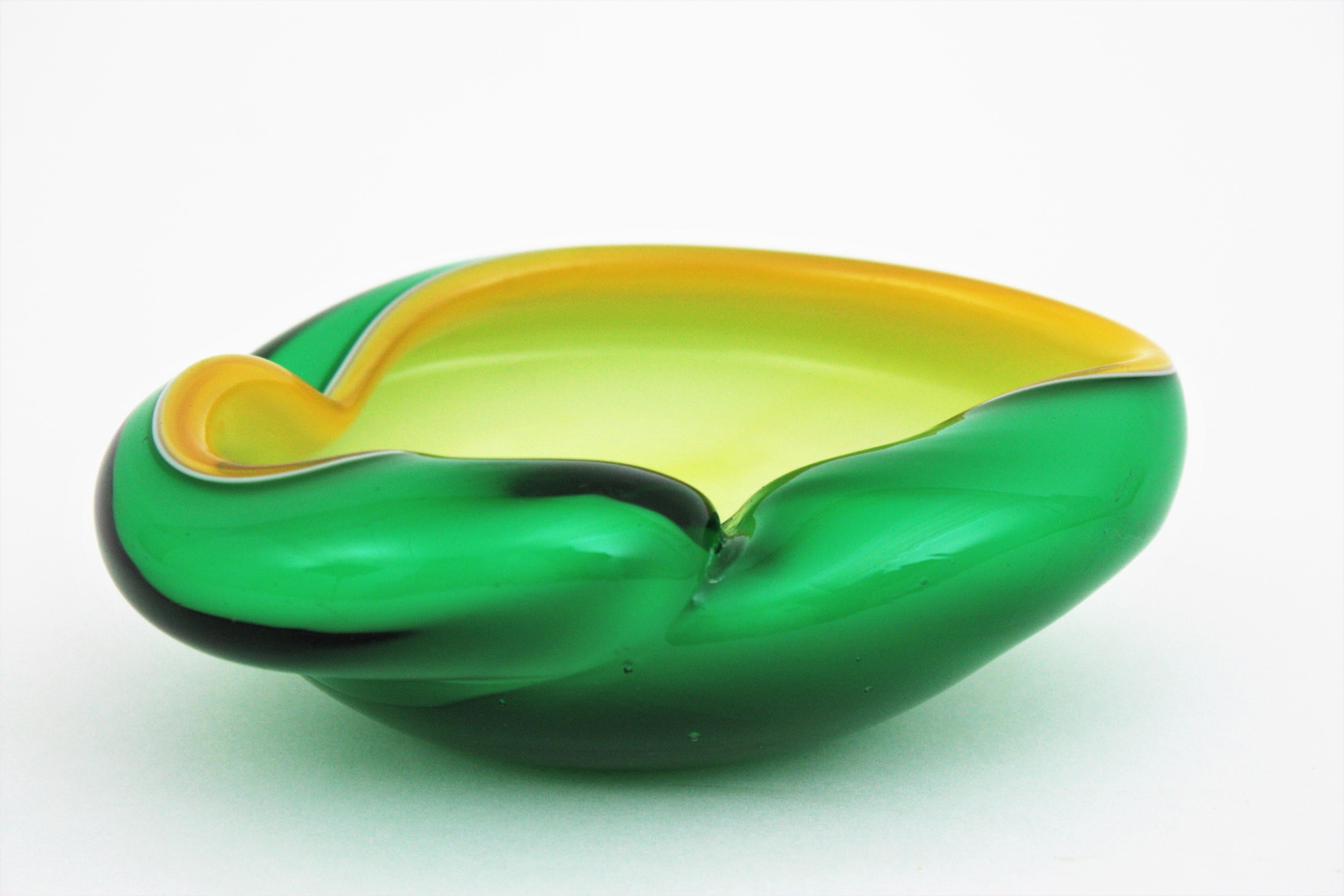 Alfredo Barbini Murano Biomorphic Sommerso Green Yellow White Art Glass Bowl For Sale 3