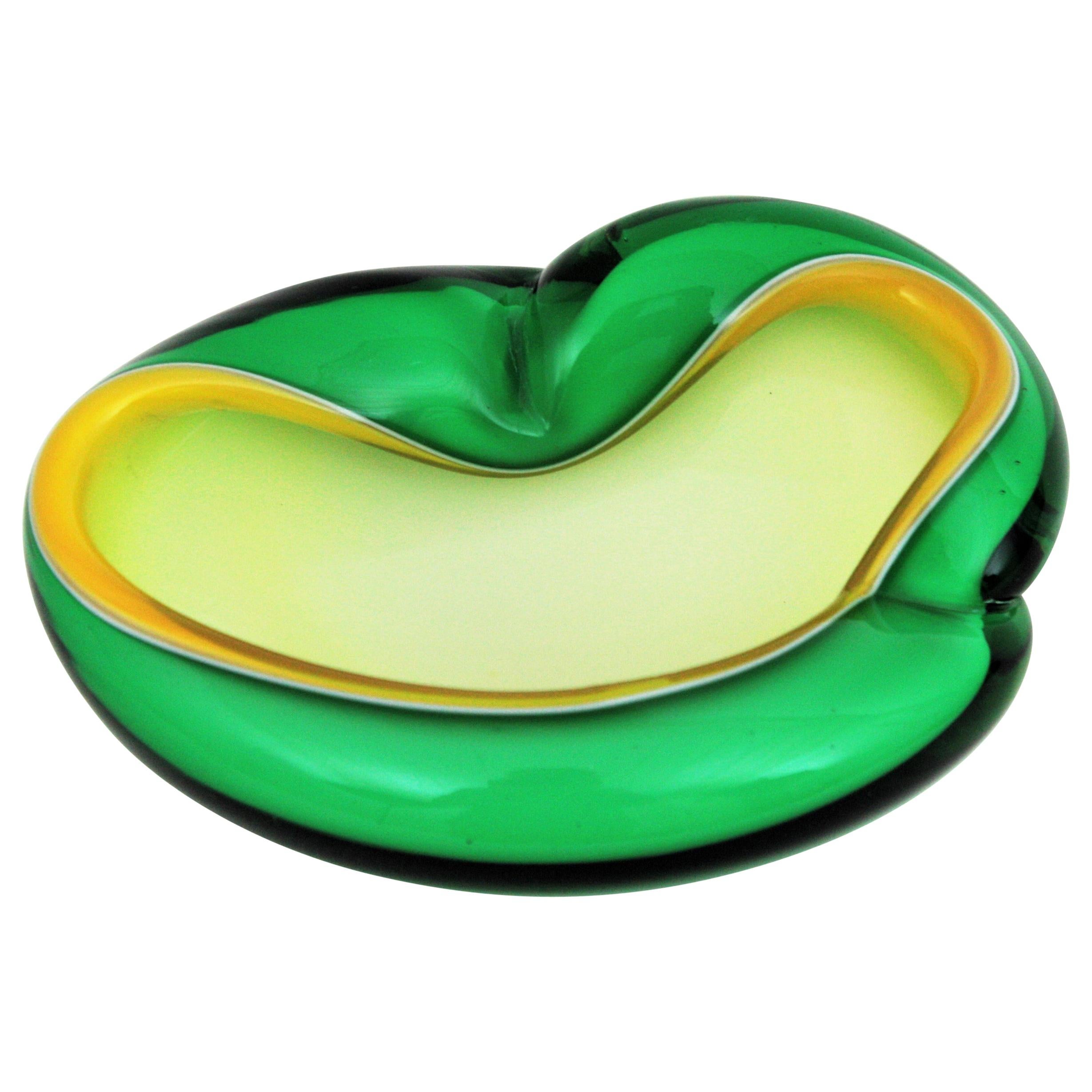 Mid-Century Modern Alfredo Barbini Murano Sommerso Green Yellow White Art Glass Bowl For Sale