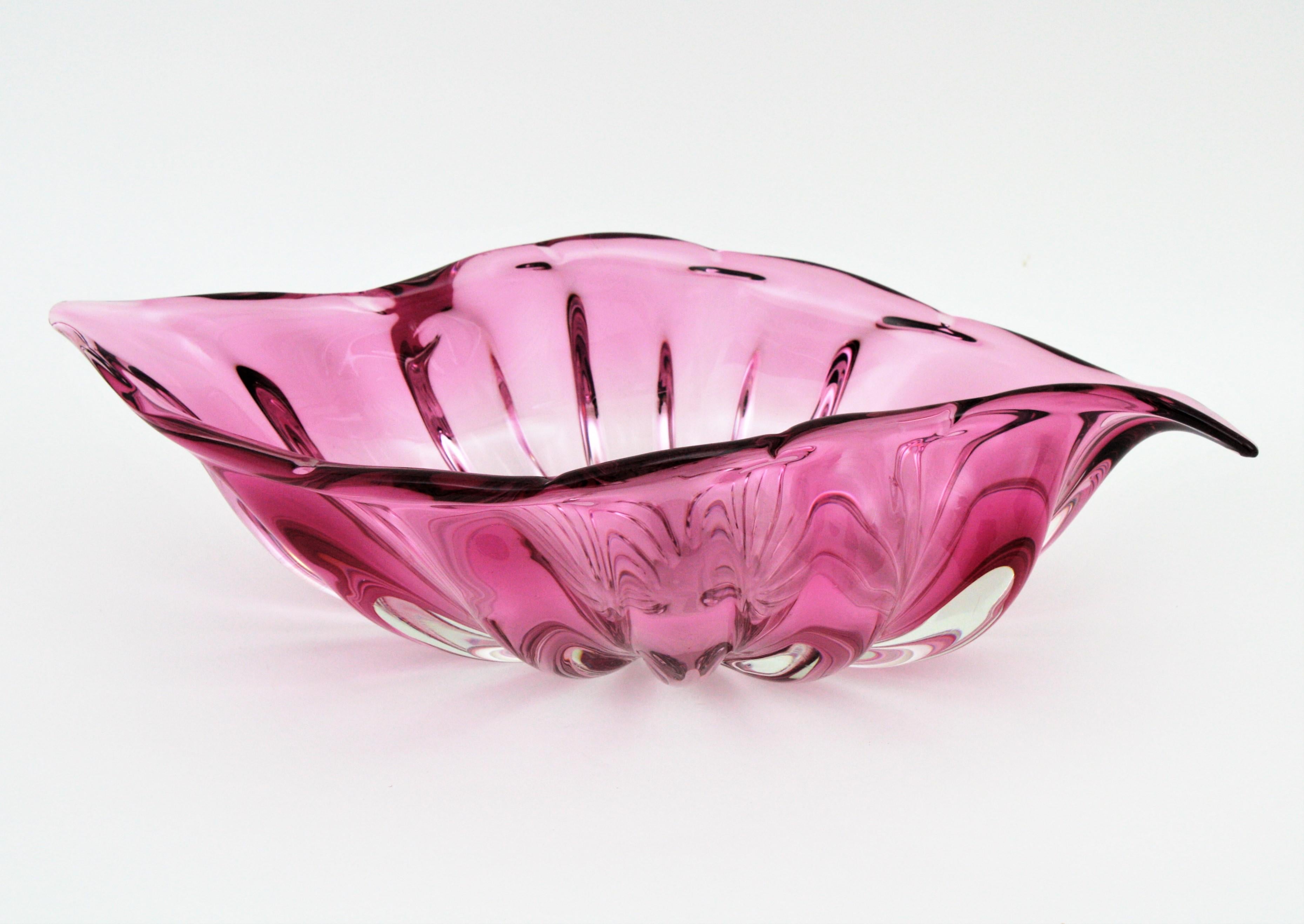Hand-Crafted Alfredo Barbini Murano Sommerso Pink Art Glass Centerpiece Decorative Bowl For Sale