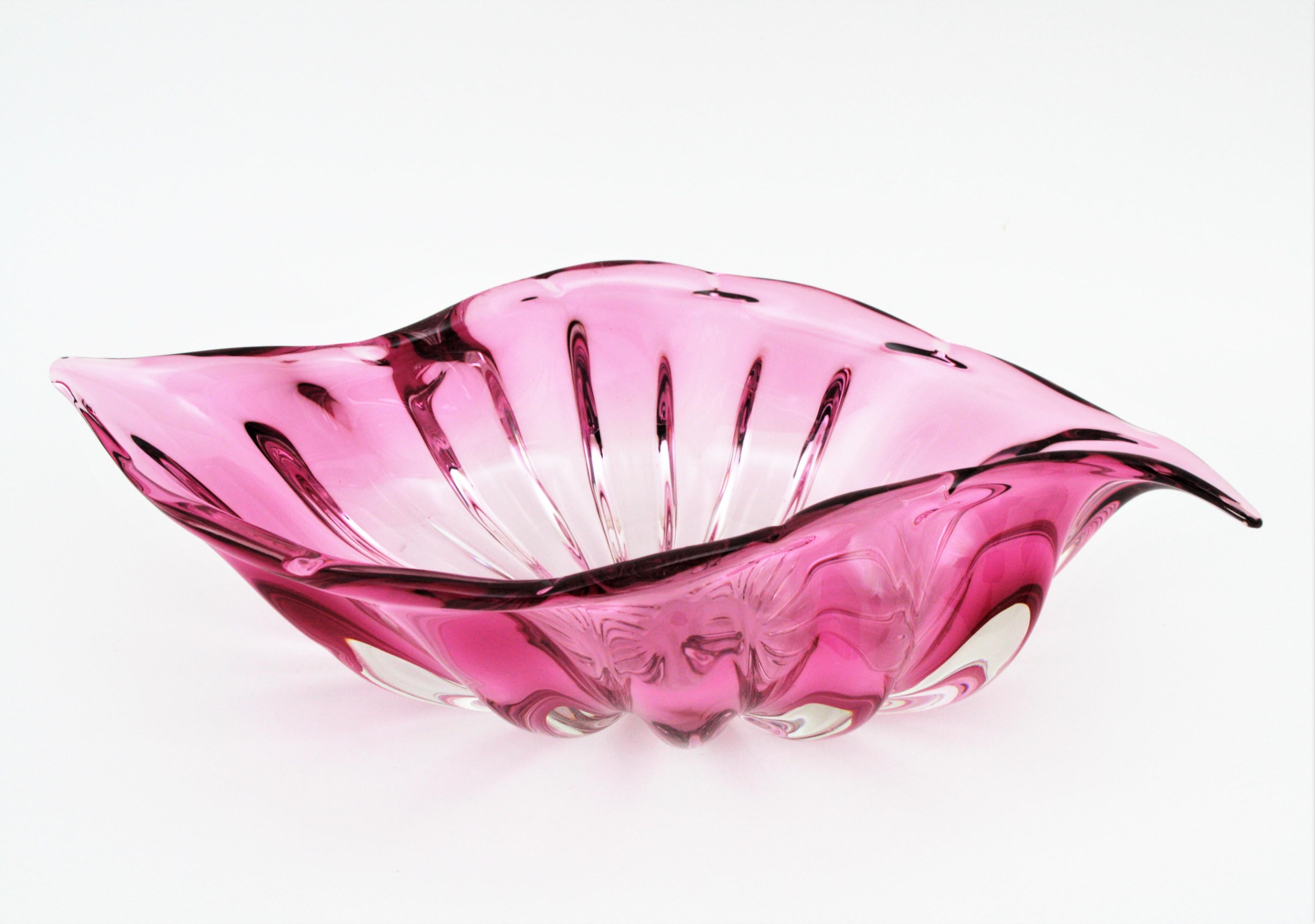 Alfredo Barbini Murano Sommerso Pink Art Glass Centerpiece Decorative Bowl In Excellent Condition For Sale In Barcelona, ES