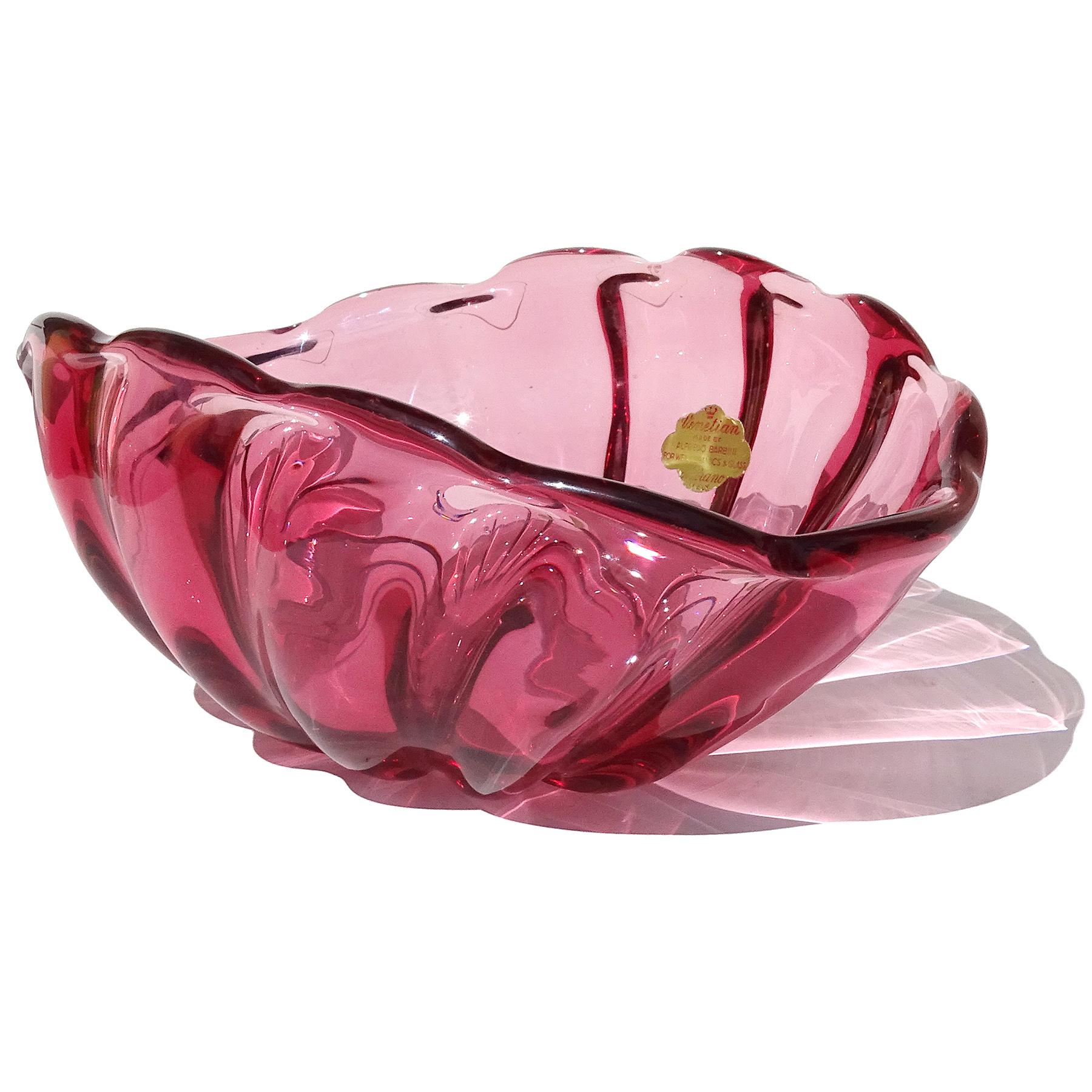 Beautiful vintage Murano hand blown Sommerso pink Italian art glass ribbed surface decorative bowl / ashtray. Documented to designer Alfredo Barbini, circa 1950-1960. Published in his catalog. The bowl has an original 