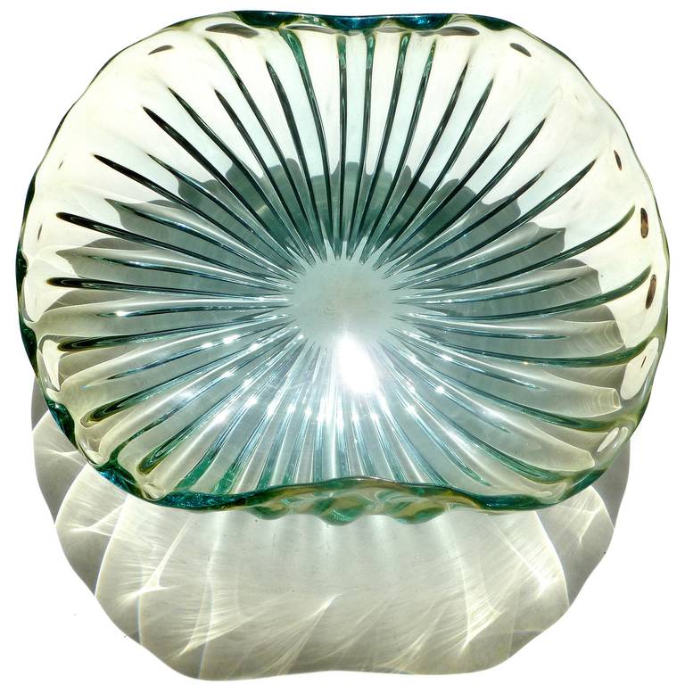 Mid-Century Modern Alfredo Barbini Murano Sommerso Ribbed Body Italian Art Glass Centerpiece Bowl