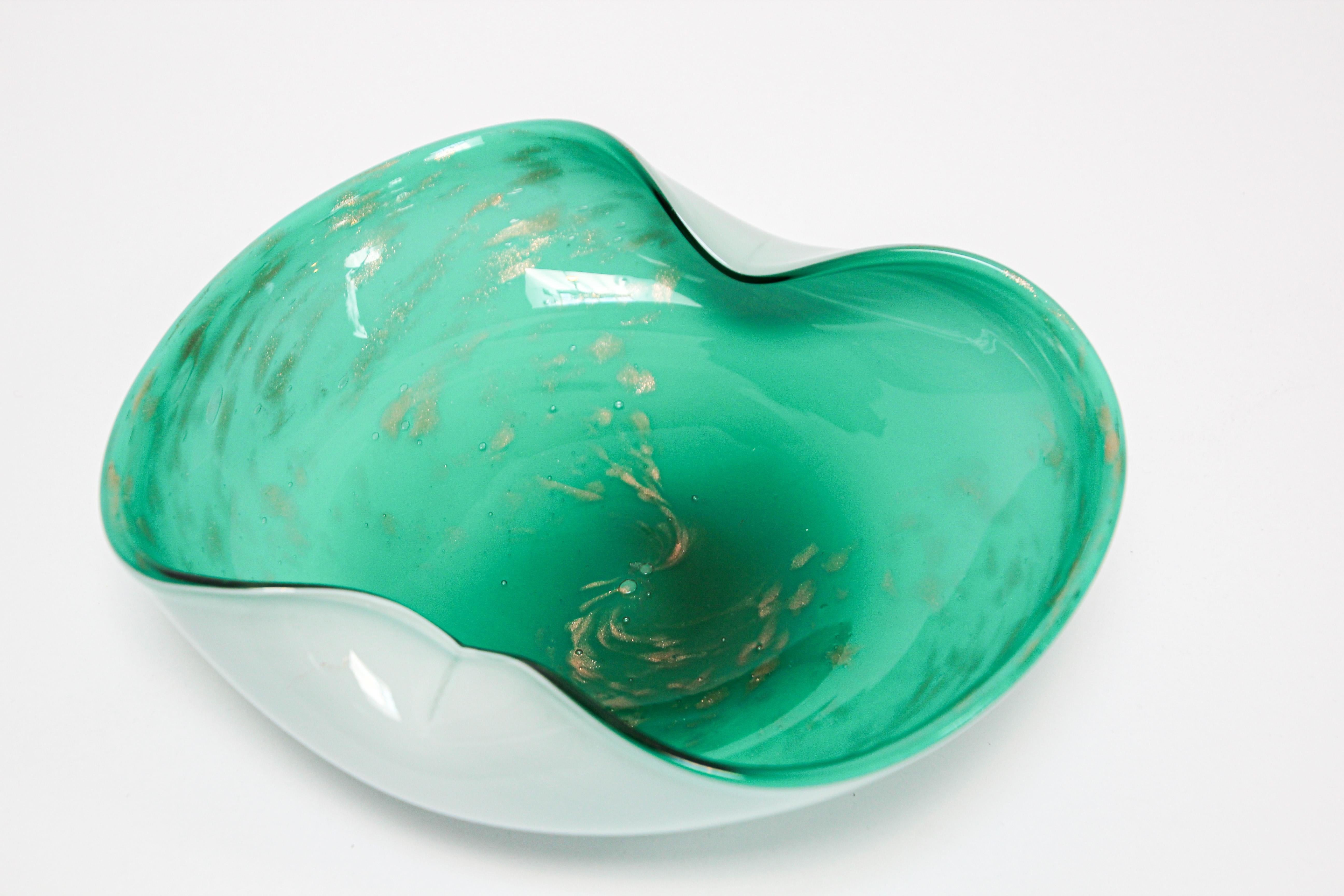 Gorgeous mid 20th century Italian Murano Venetian hand blown Jade green art glass flower shaped catchall bowl or ashtray.
Sculptural organic open flower form in green and beautiful gold flecks decoration in aventurine technique.
The bowl has indents